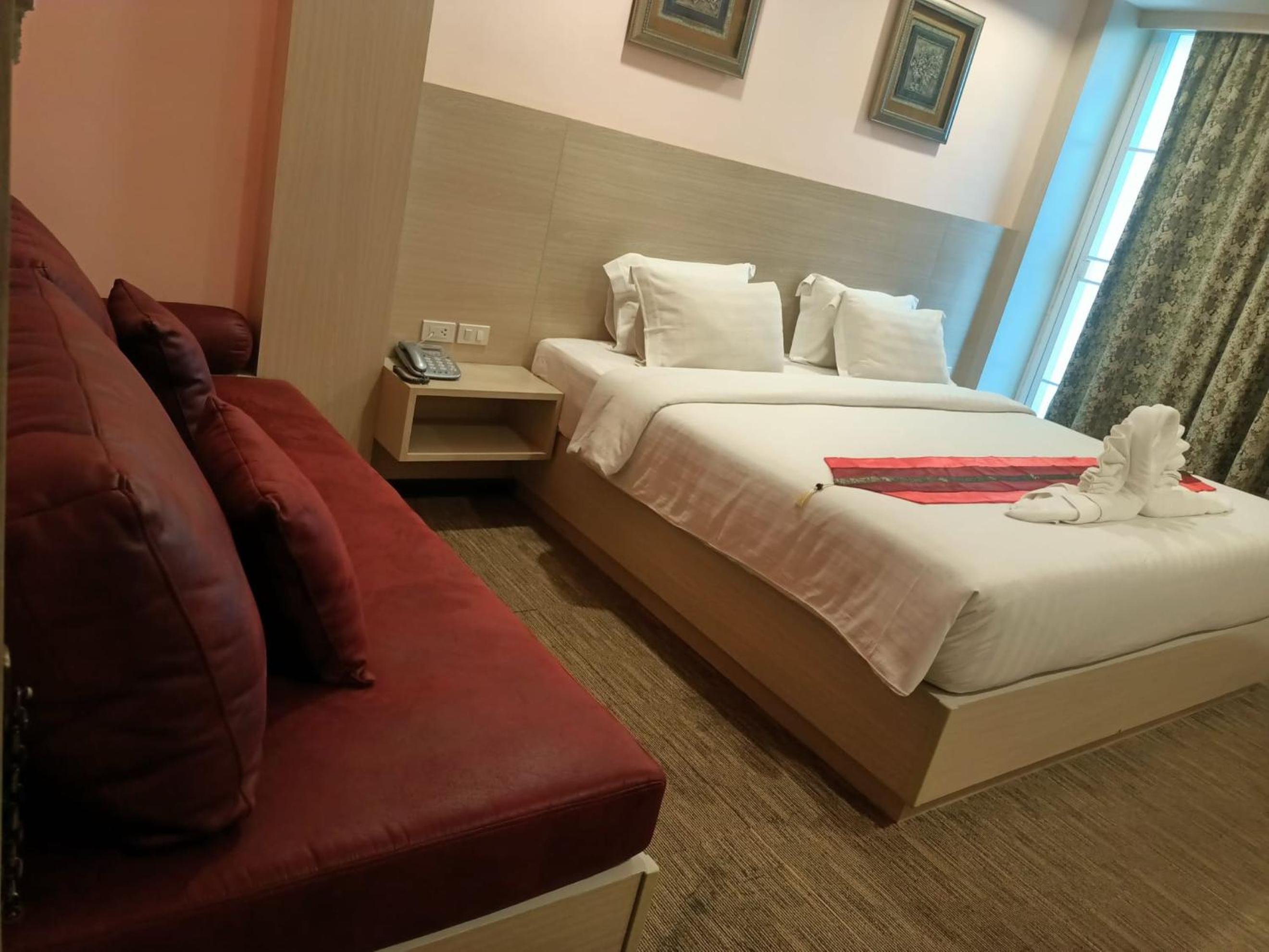 Large Double or Twin Room - Photo 1