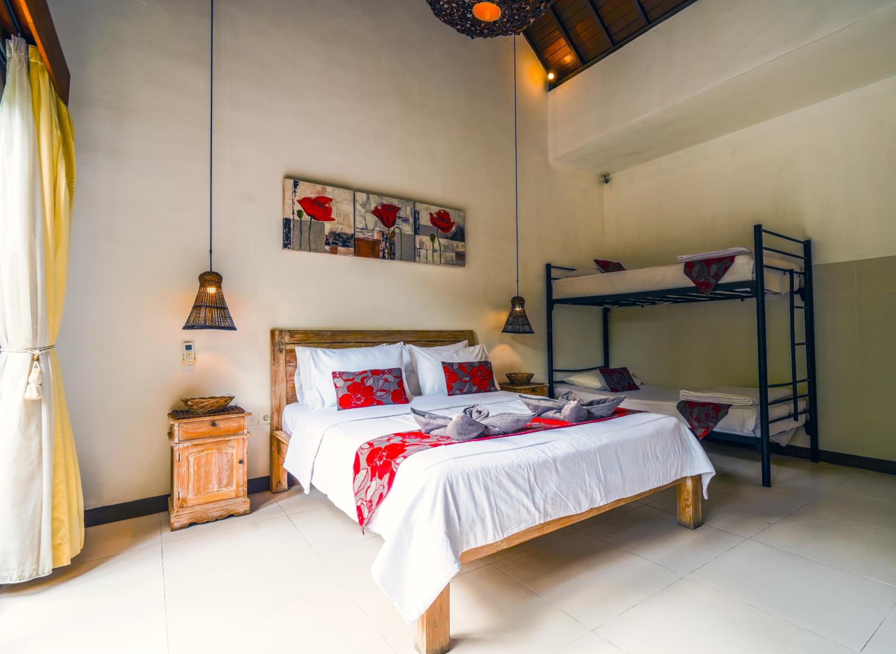 Three-Bedroom Villa photo 2