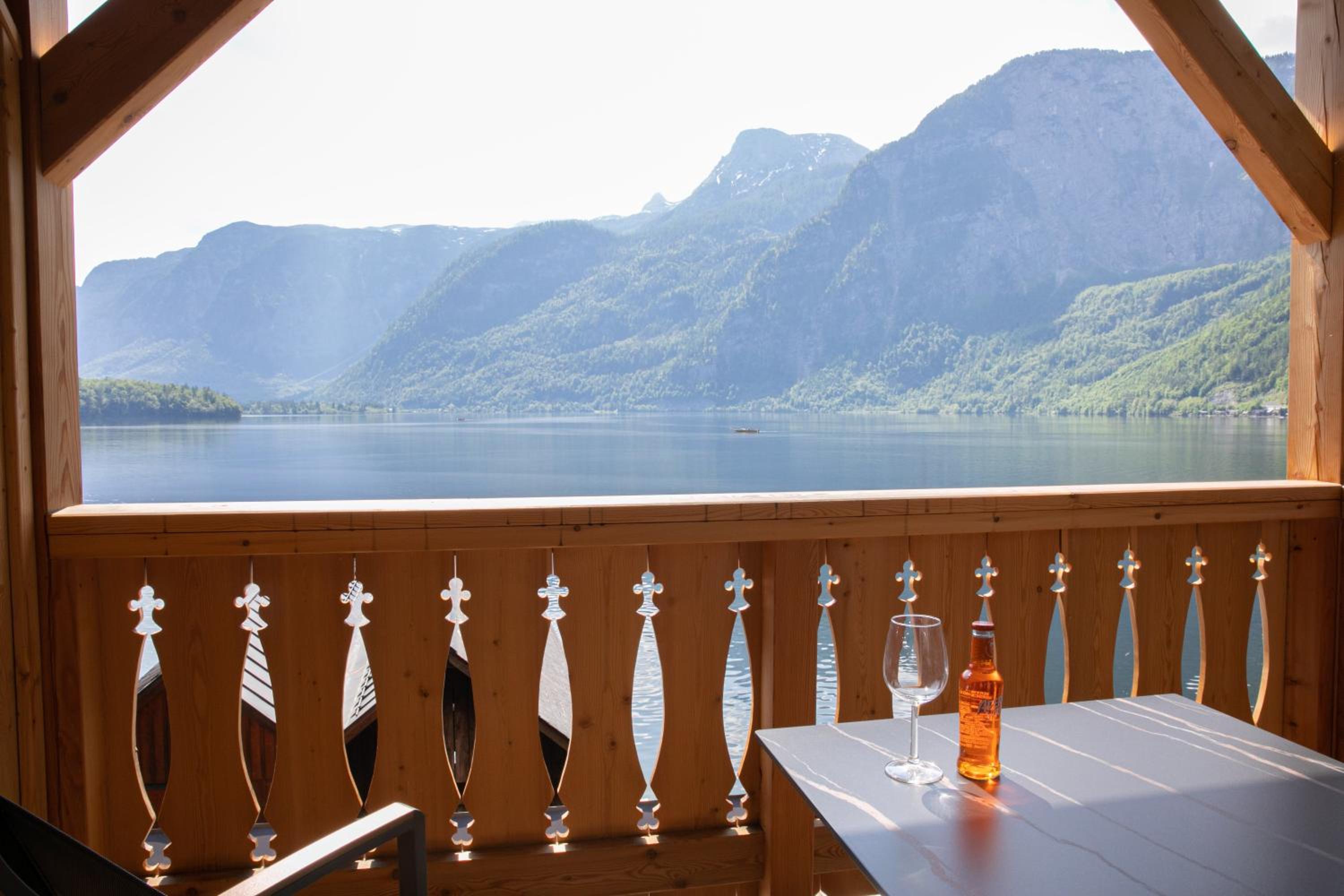 Deluxe Suite with Lake View photo 3