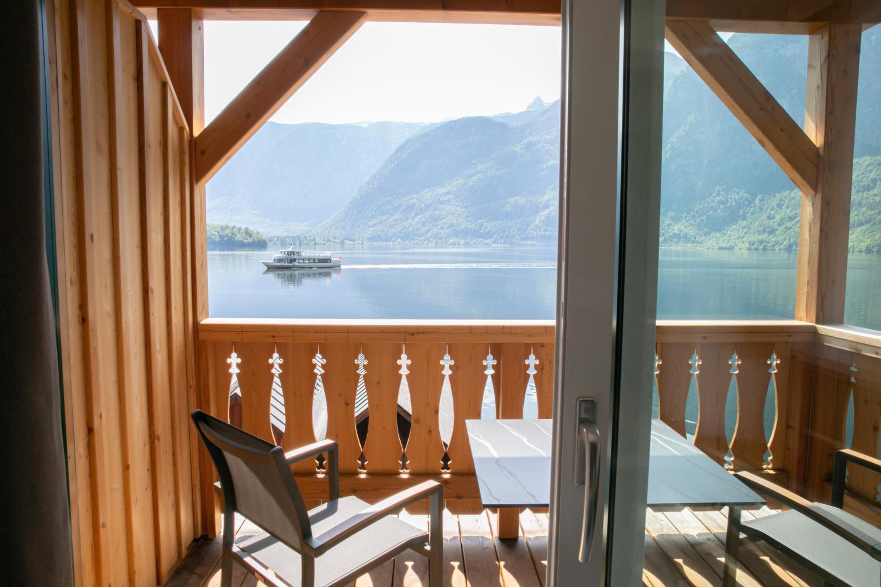 Deluxe Suite with Lake View photo 2