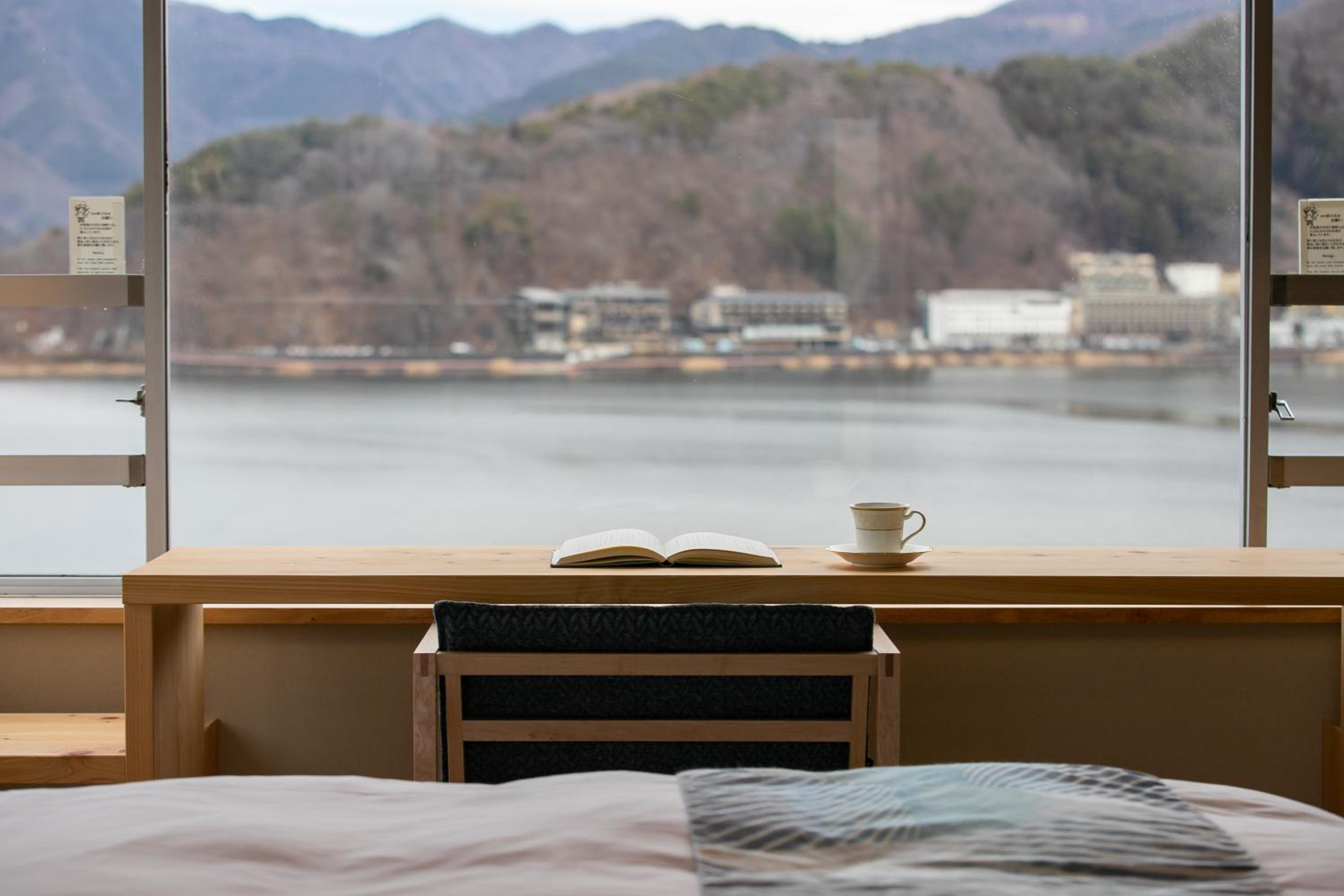 View bath Corner Room with Tatami Area  and Lake View - Non-Smoking - West Building