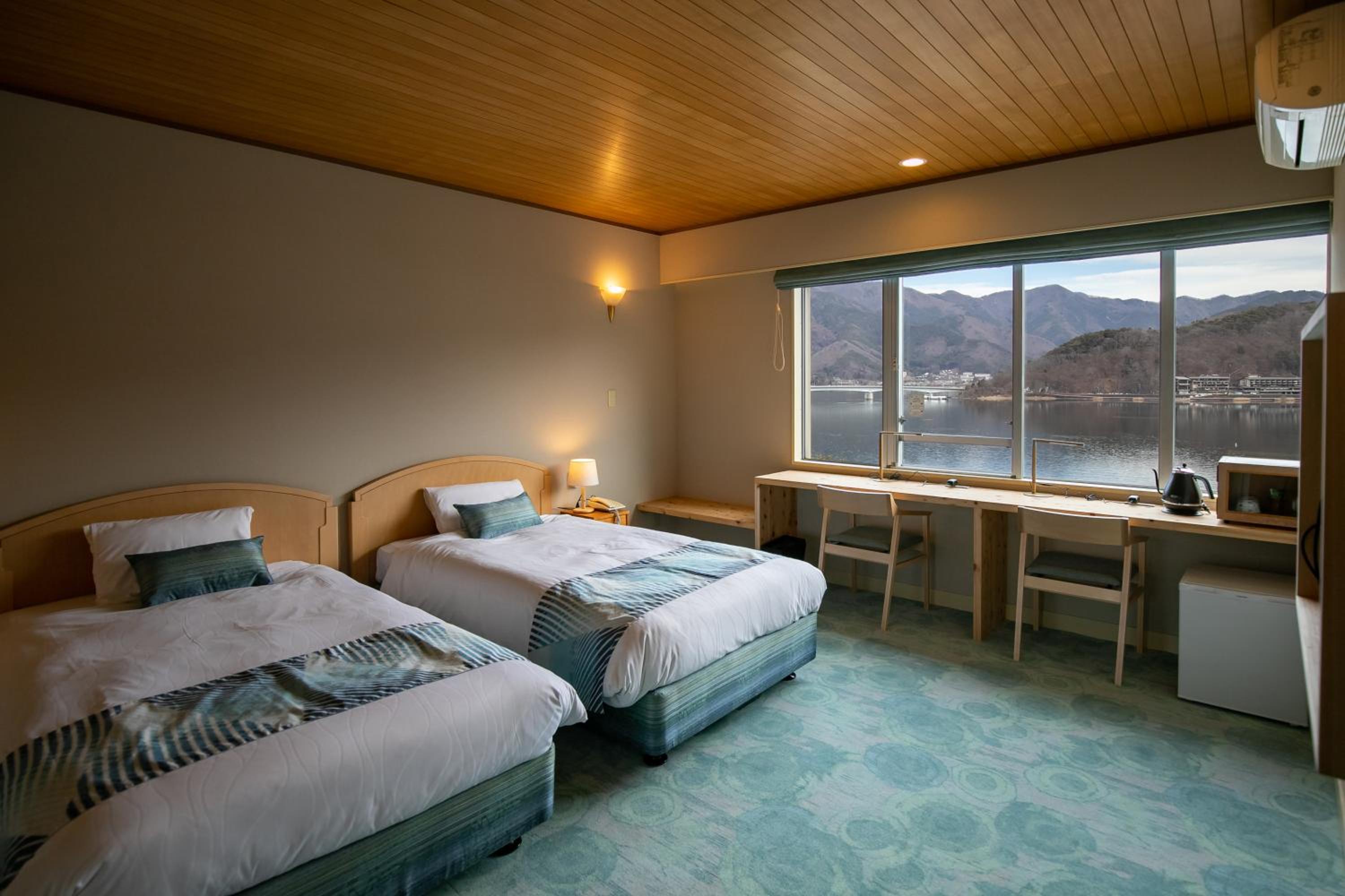 Twin Room with Lake View - Non-Smoking - West Building