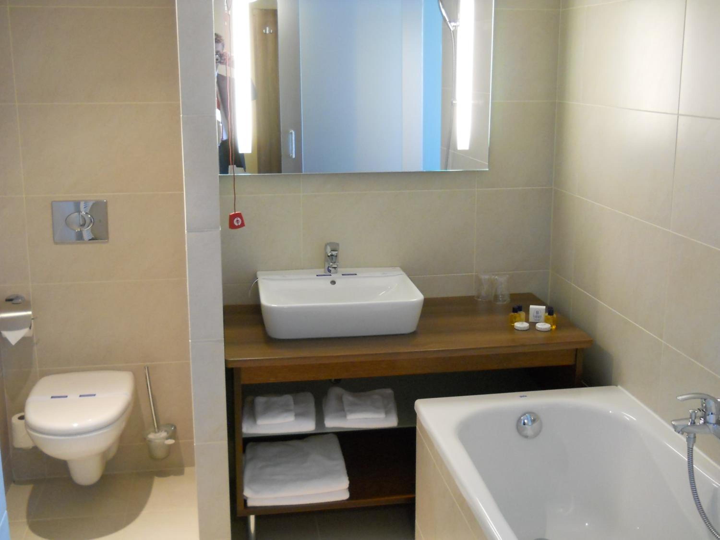 Double or Twin Room - Photo 7