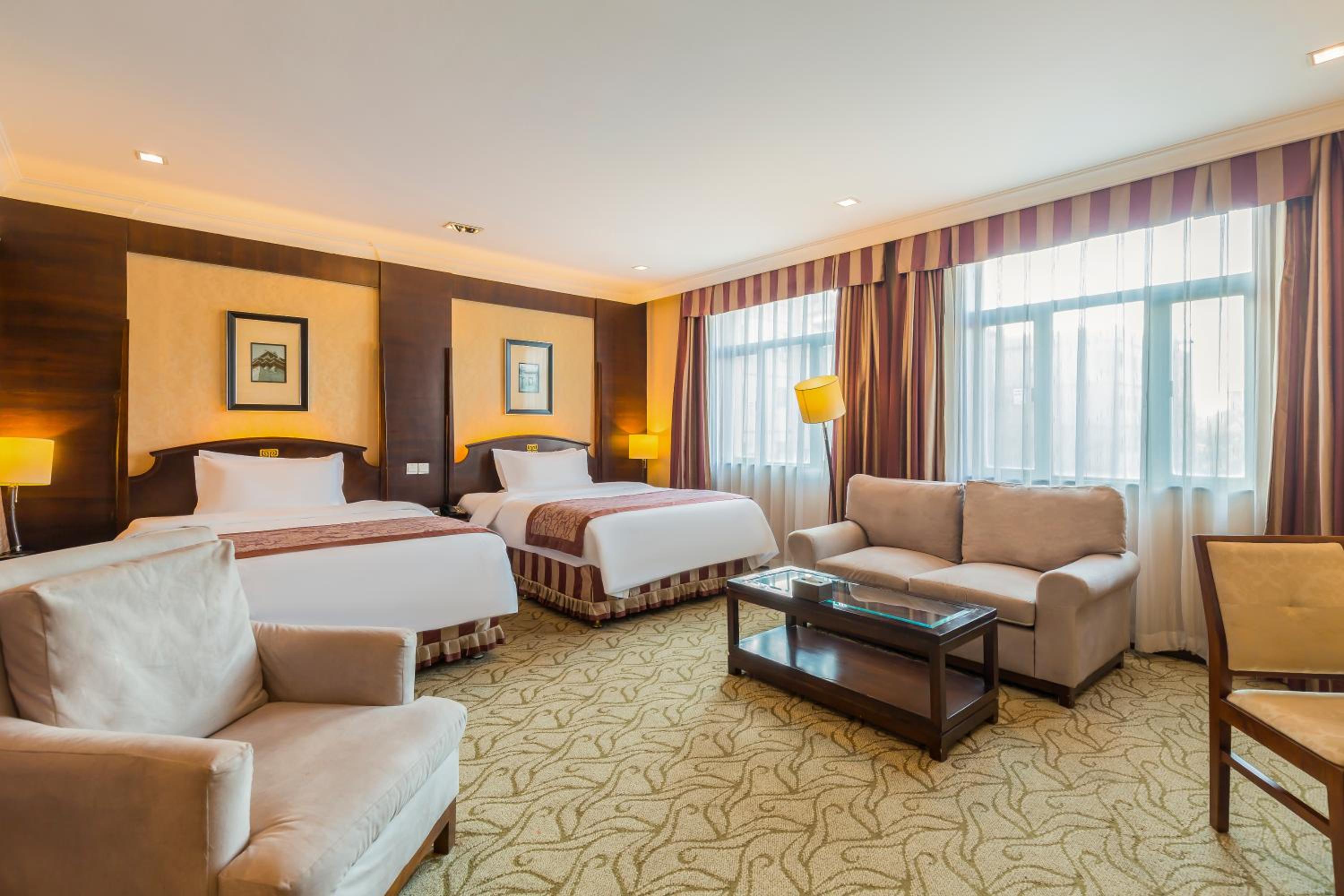 Deluxe Family Room