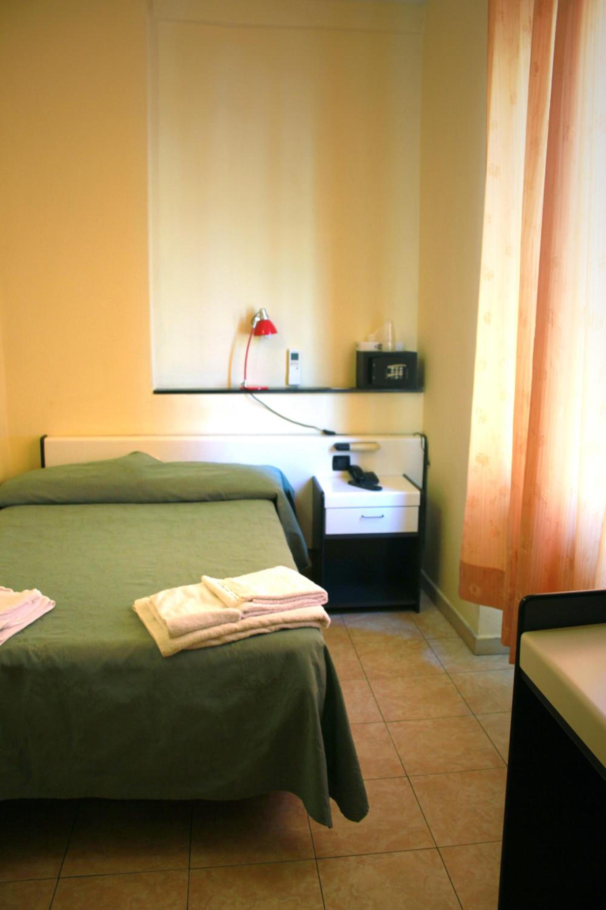 Single Room photo 2