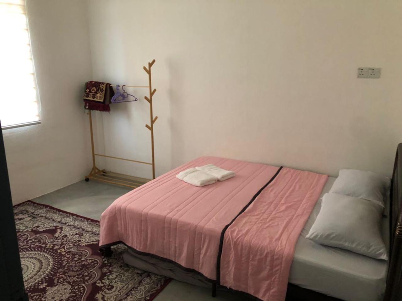 Three-Bedroom House photo 3