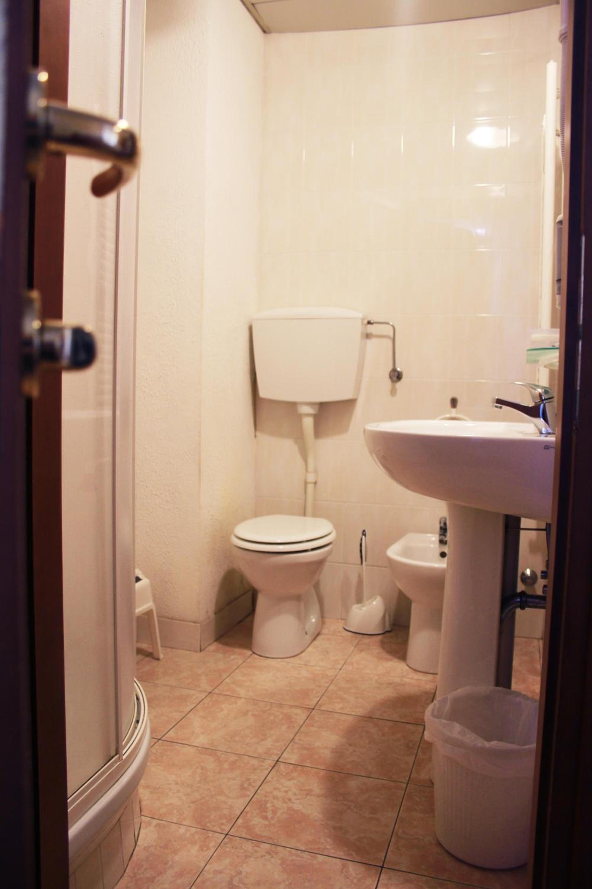 Double or Twin Room - Photo 4