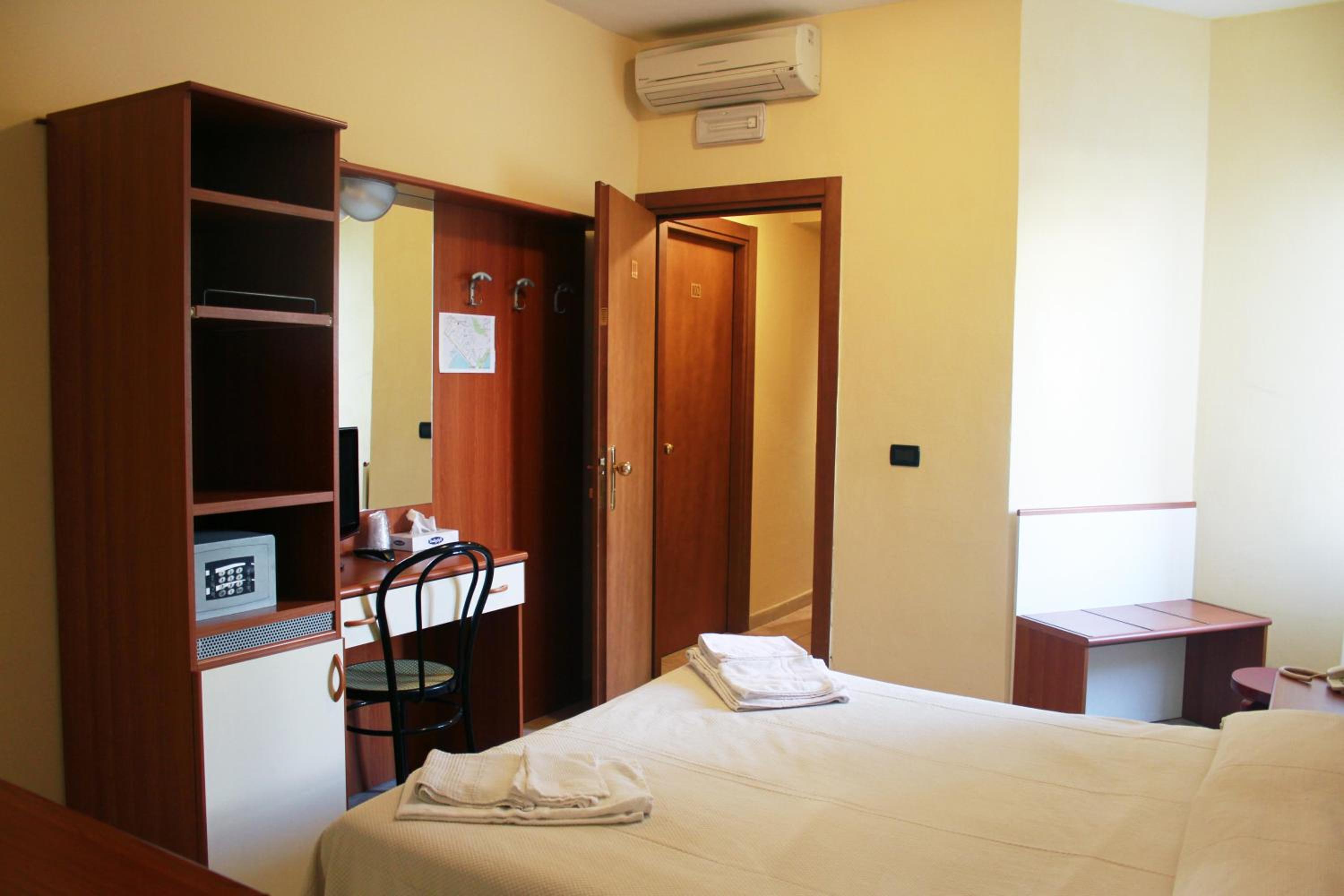 Double or Twin Room - Photo 2