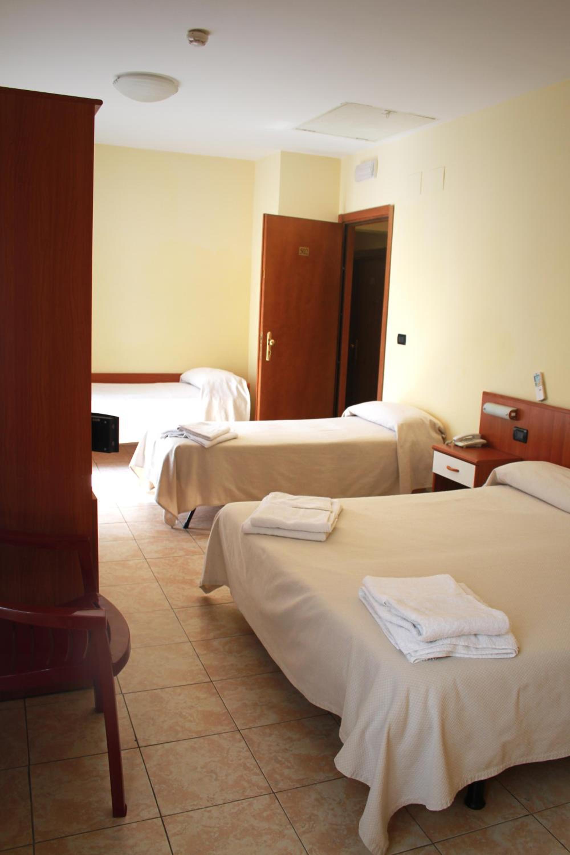 Quadruple Room - Photo 1