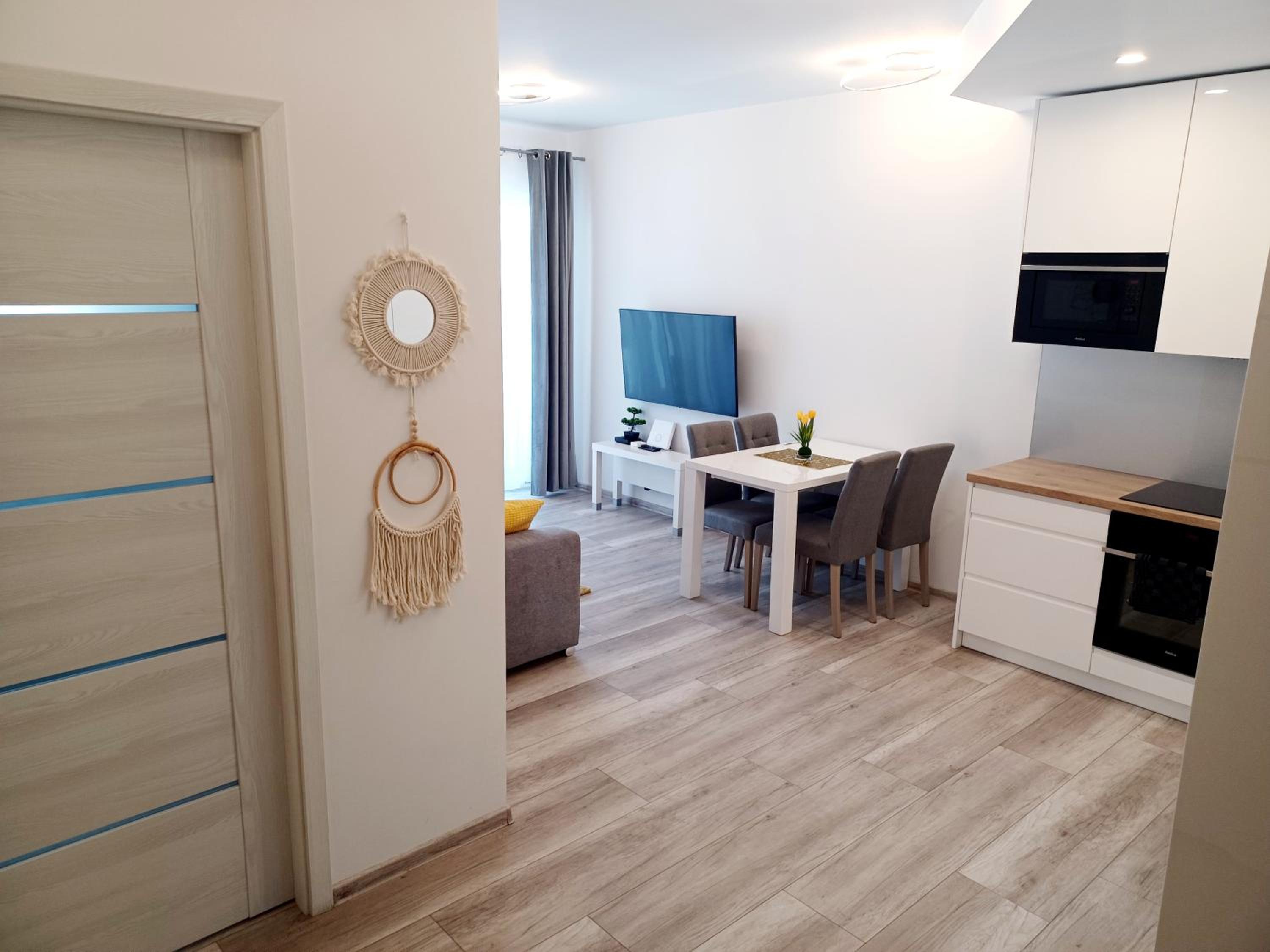 One-Bedroom Apartment - Photo 2
