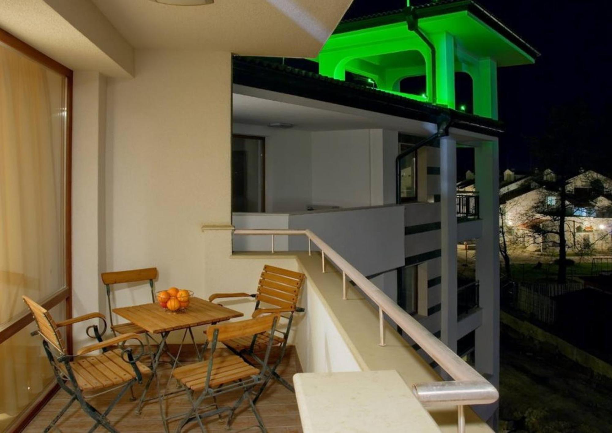 Studio with Balcony (2 Adults + 1 Child) photo 3