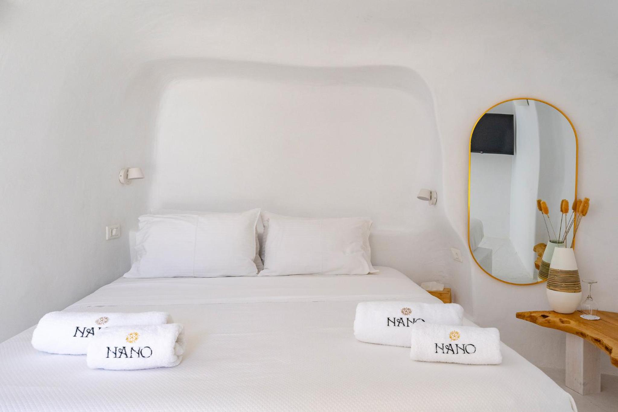 Junior Villa with outdoor heated plunge and sea view