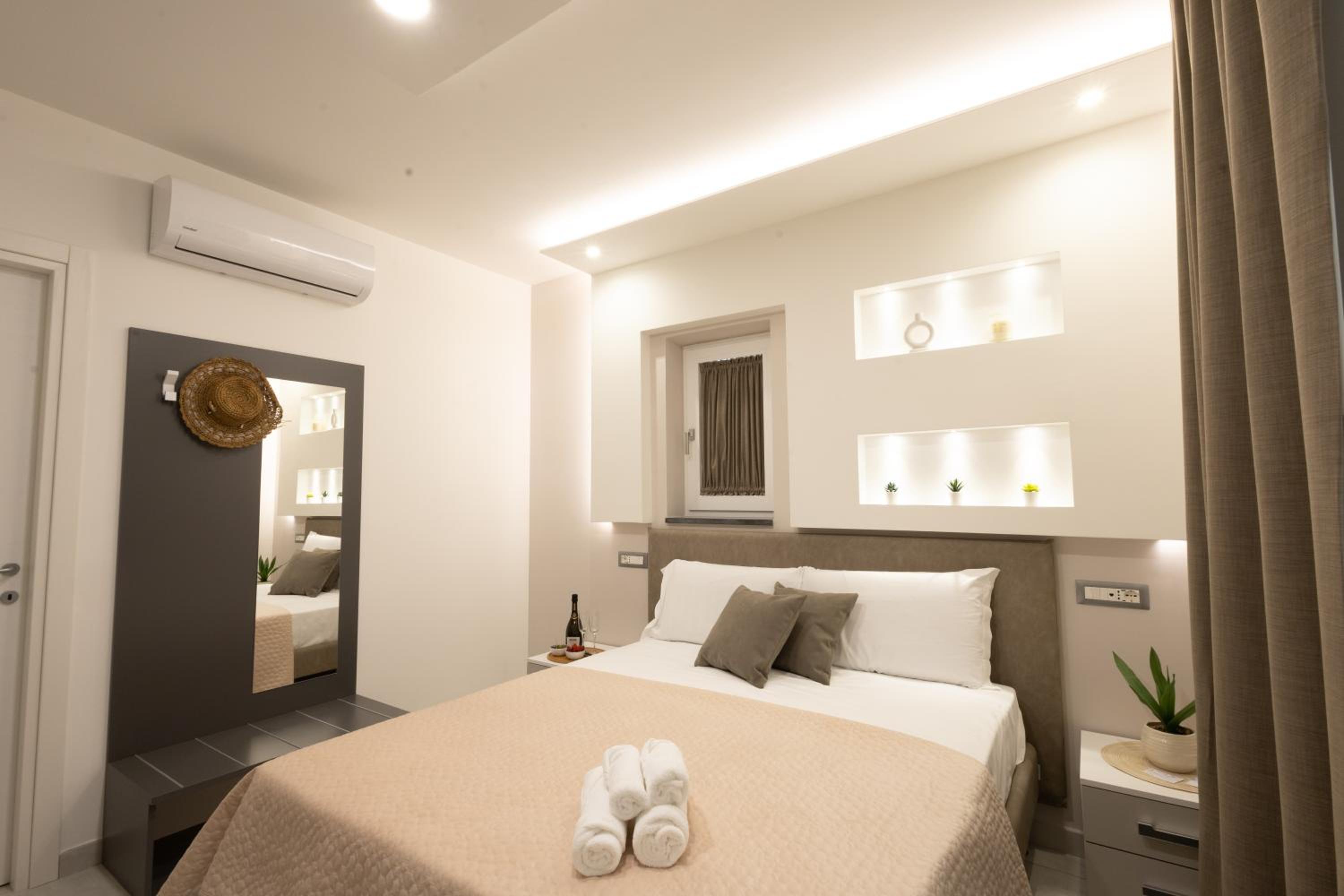 Deluxe Room - Photo 11