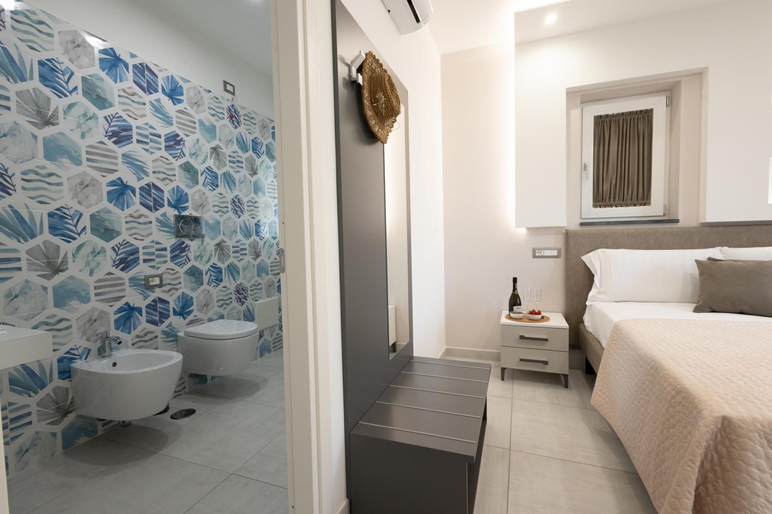 Deluxe Room - Photo 4
