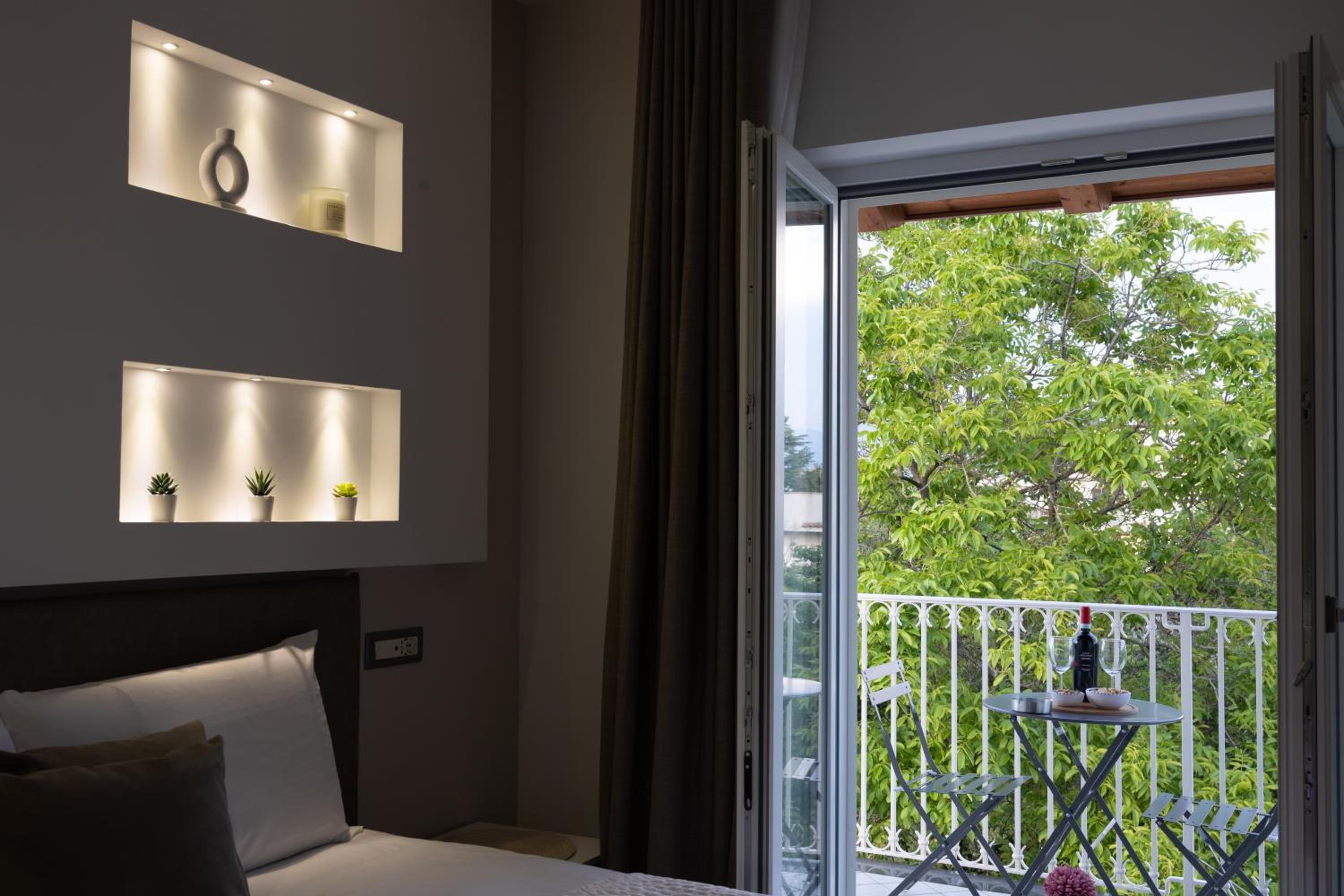 Deluxe Room - Photo 24
