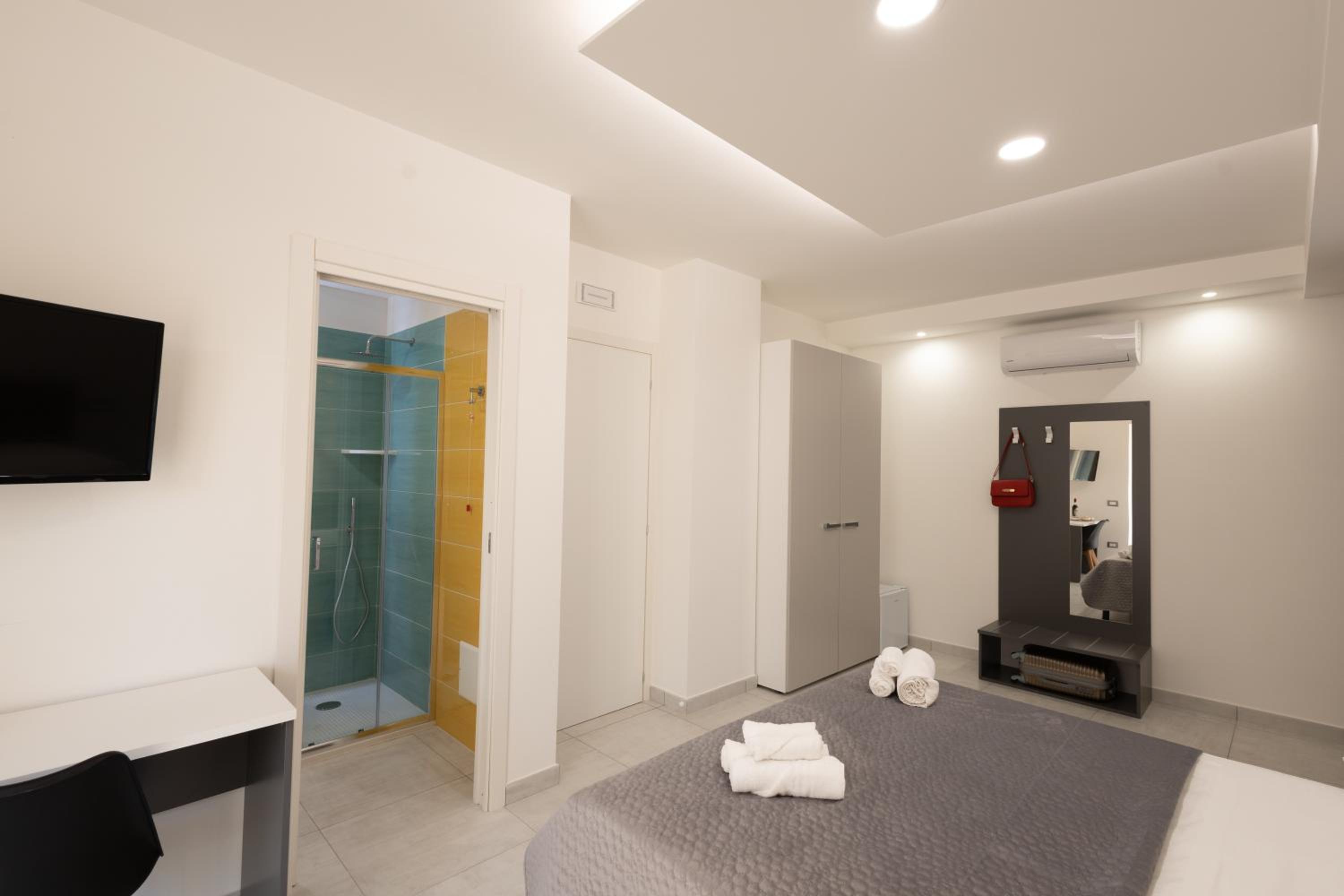 Deluxe Room - Photo 14