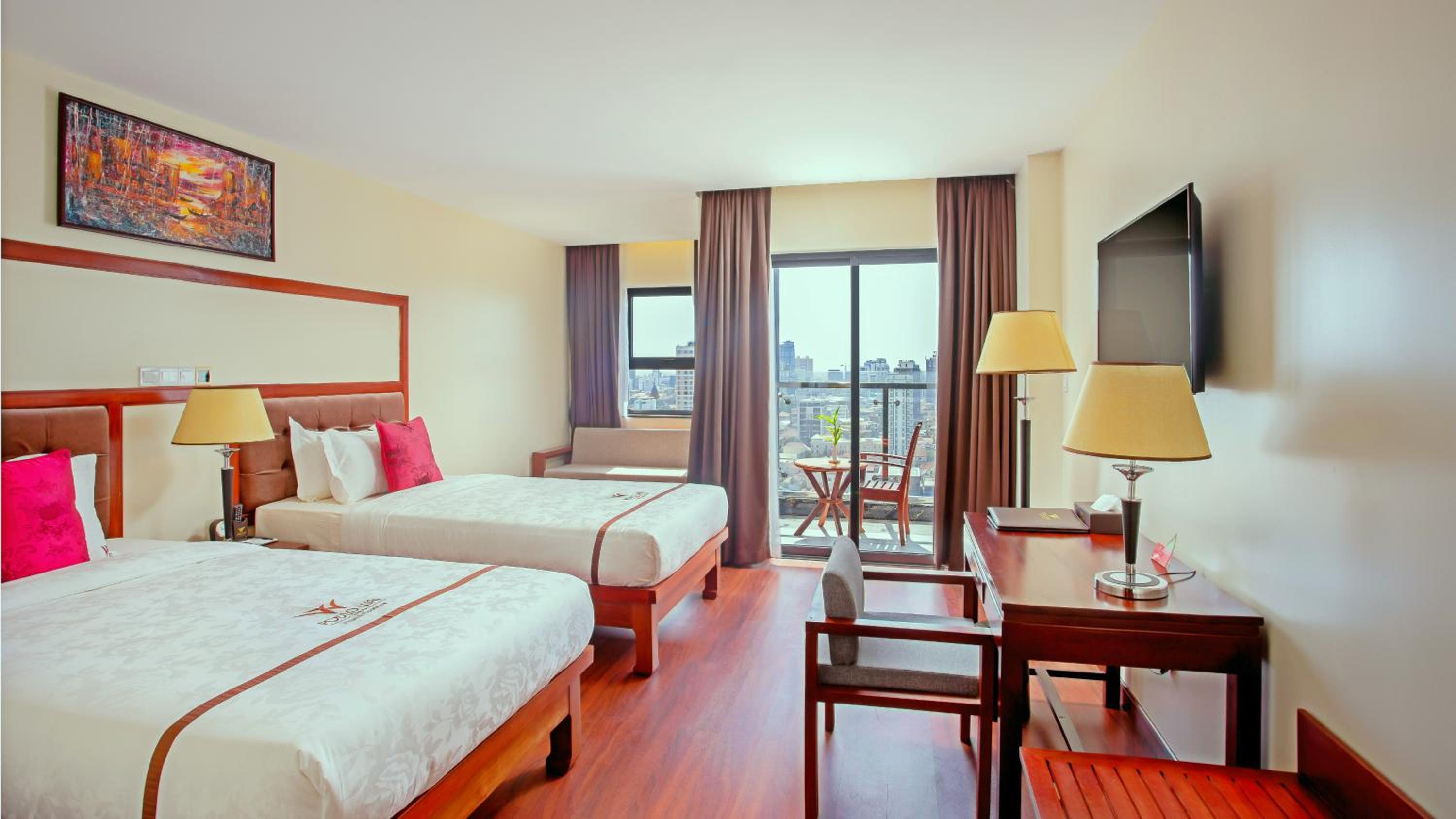 Landmark Twin Bed With Balcony - Photo 1
