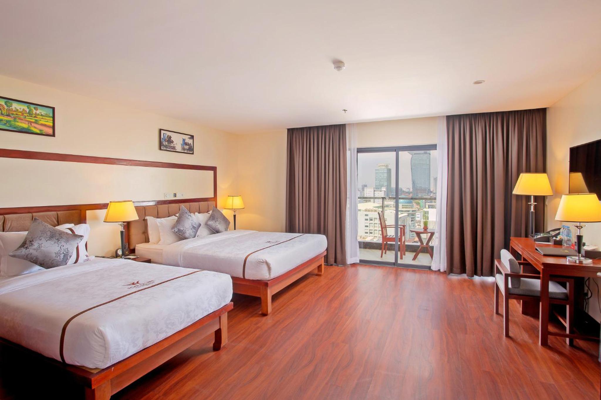 Landmark Twin Bed With Balcony - Photo 4