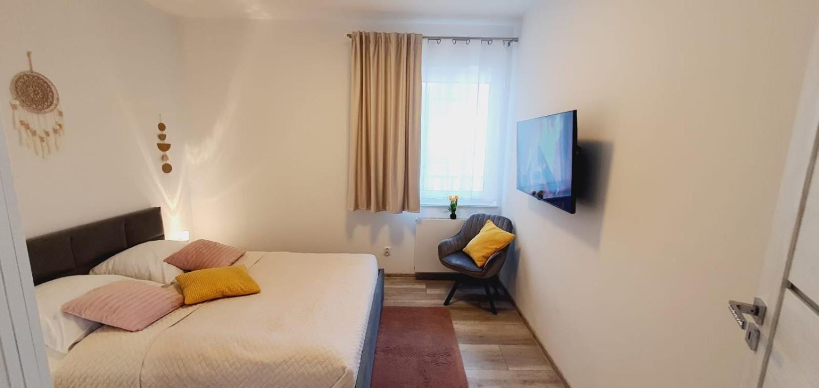 One-Bedroom Apartment - Photo 7