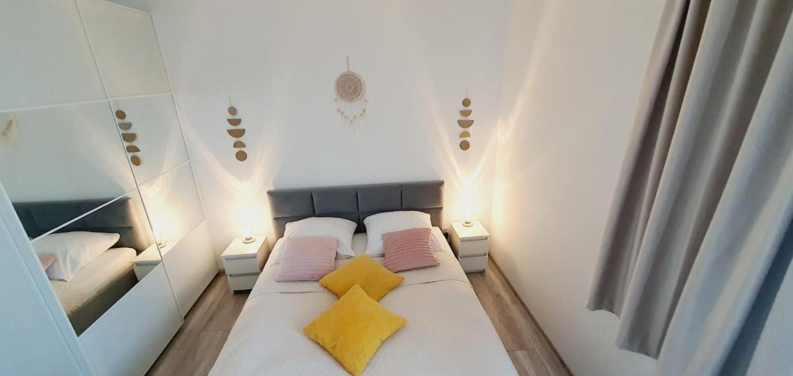 One-Bedroom Apartment - Photo 11