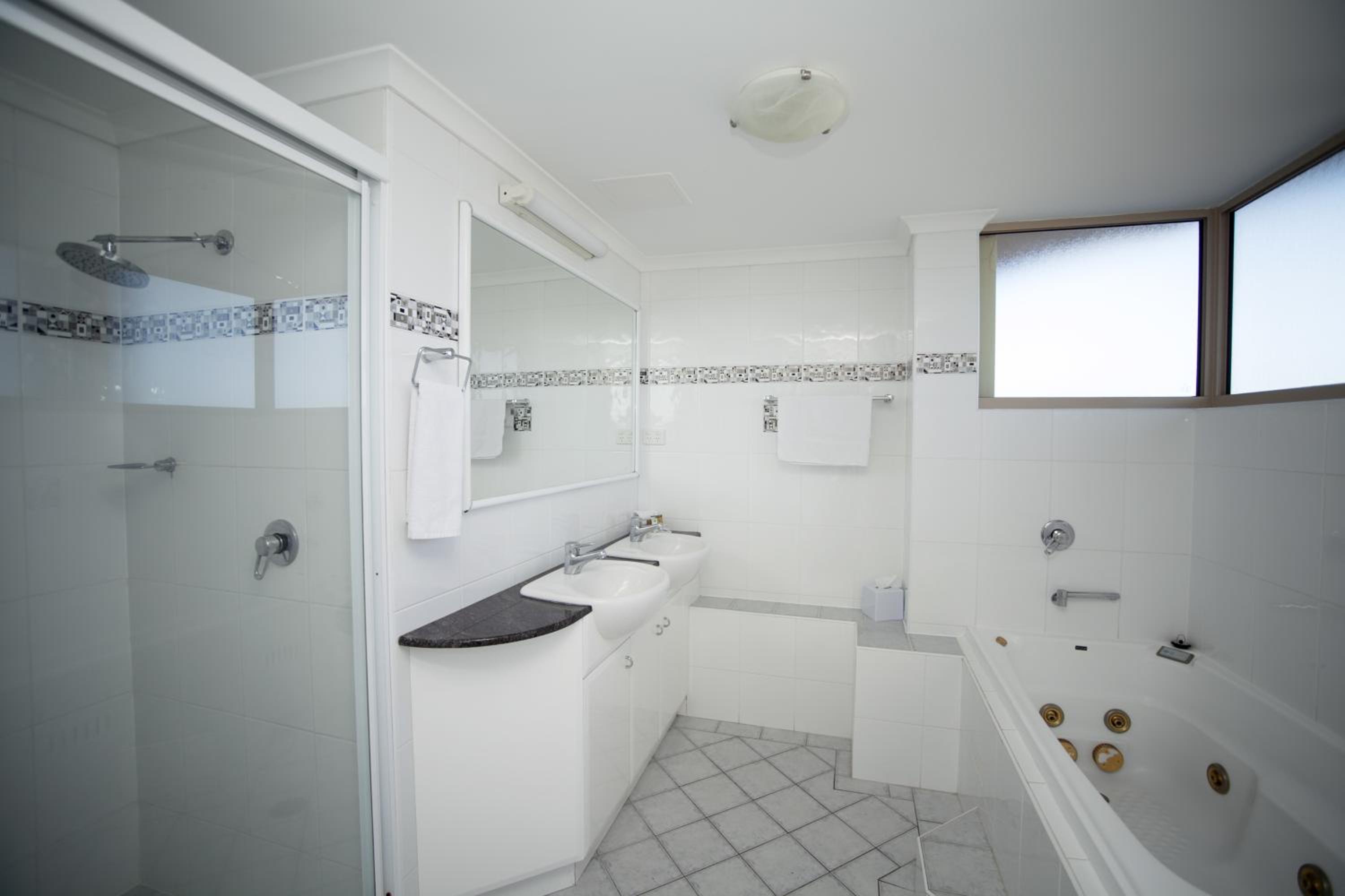Two-Bedroom Apartment with Beach View - Level 7 photo 3