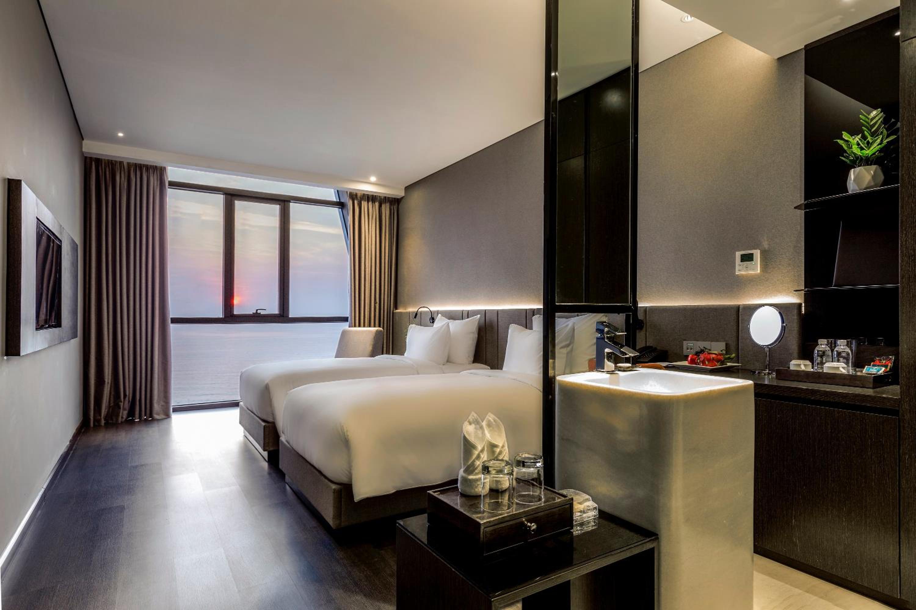 Deluxe Twin Room with Ocean front photo 3