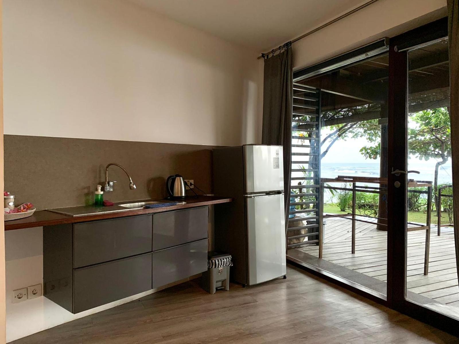 Apartment with Sea View - Photo 3