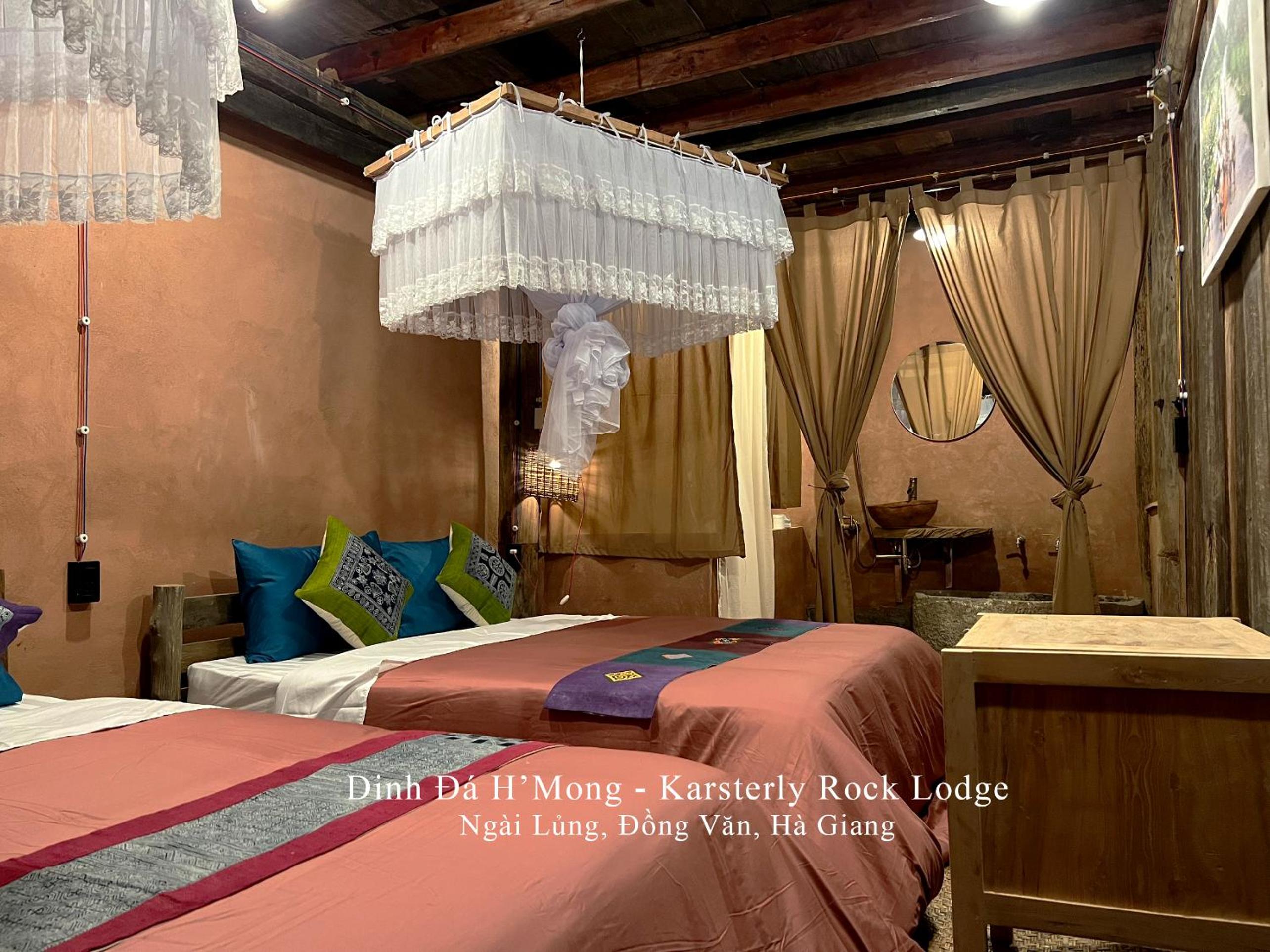 Family Room with Private Bathroom - Photo 8