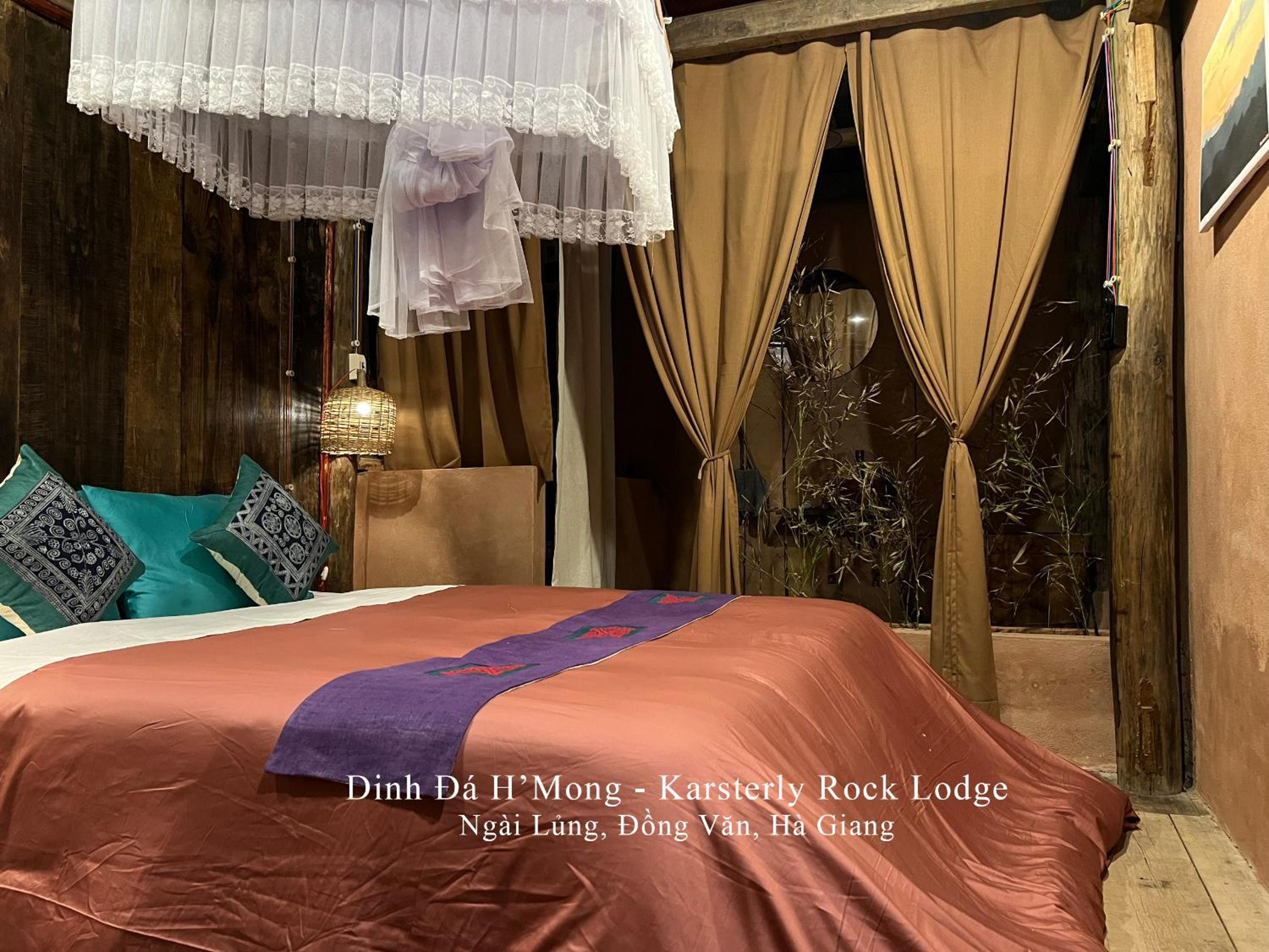 Family Room with Private Bathroom - Photo 9