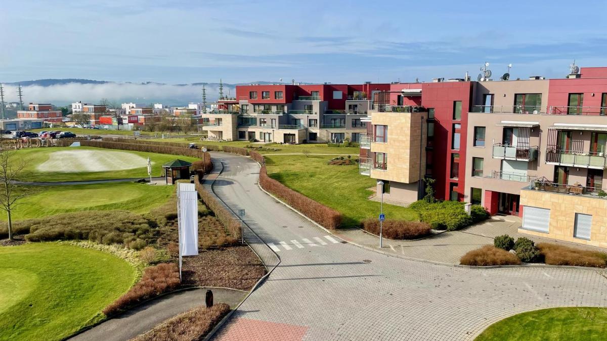 Apartment with Balcony photo 3