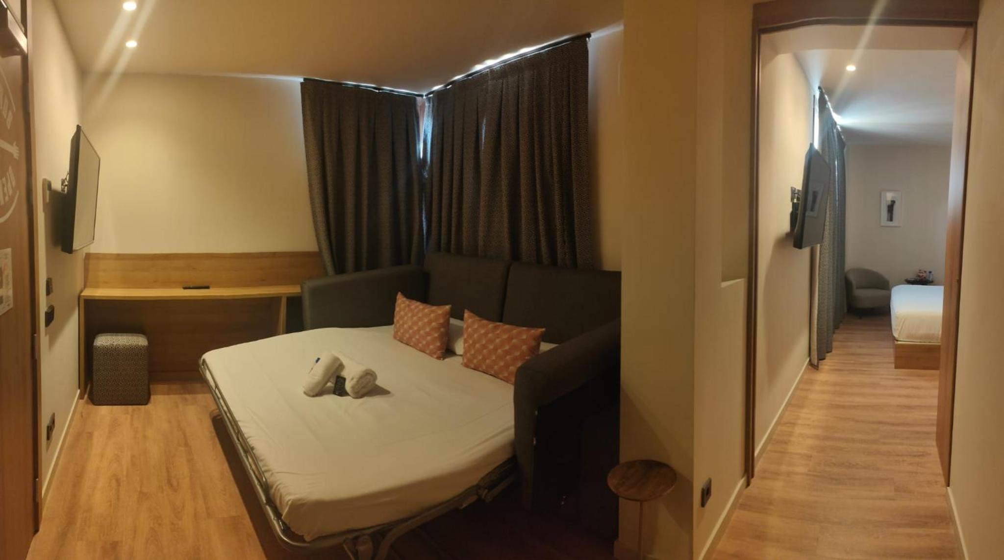 Deluxe Double Room - Photo 12