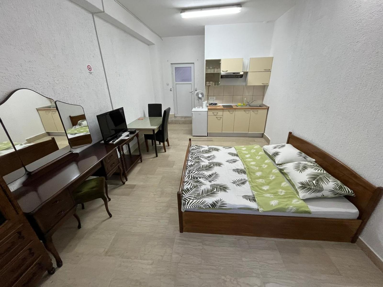 Studio Apartment