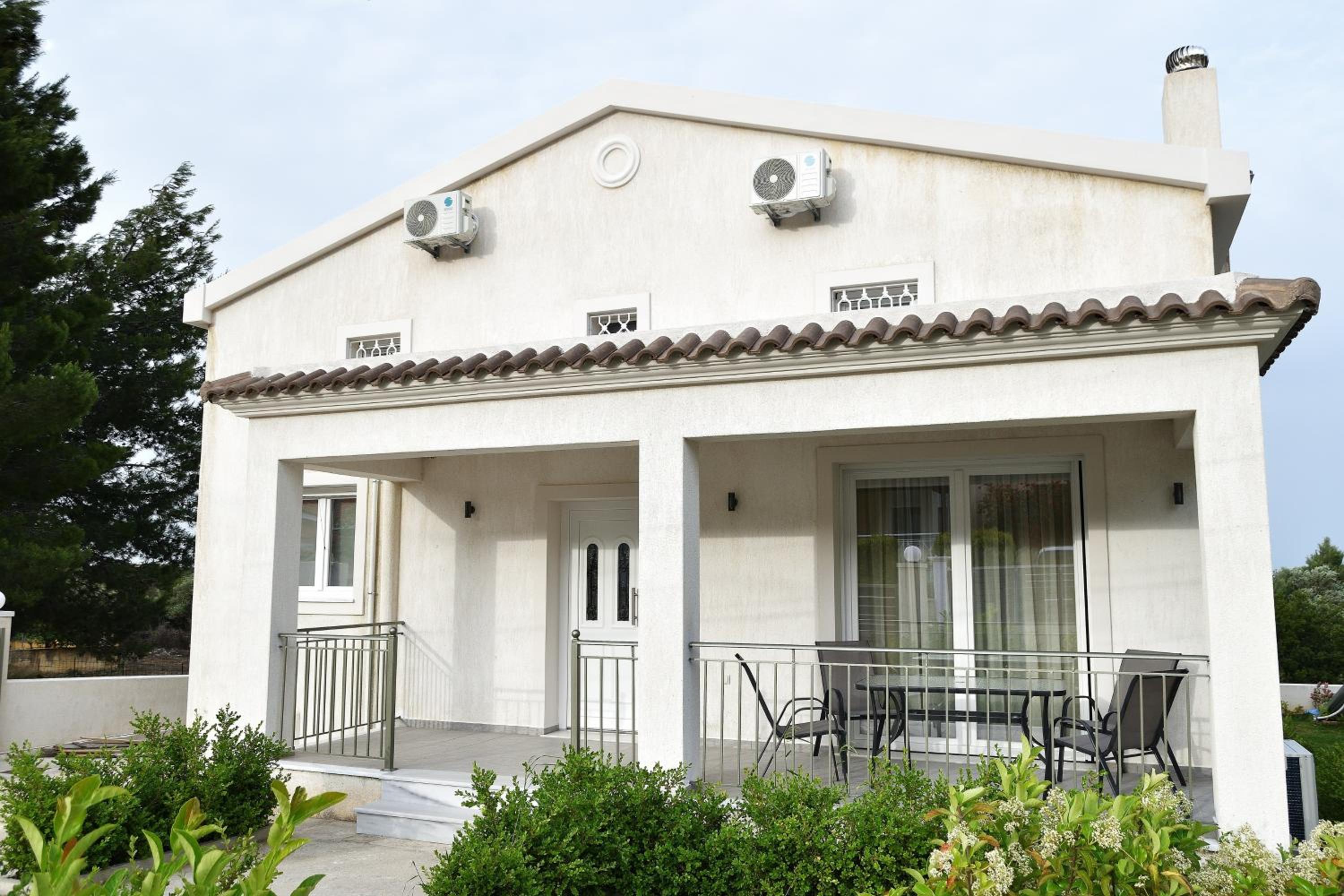 Villa photo 2