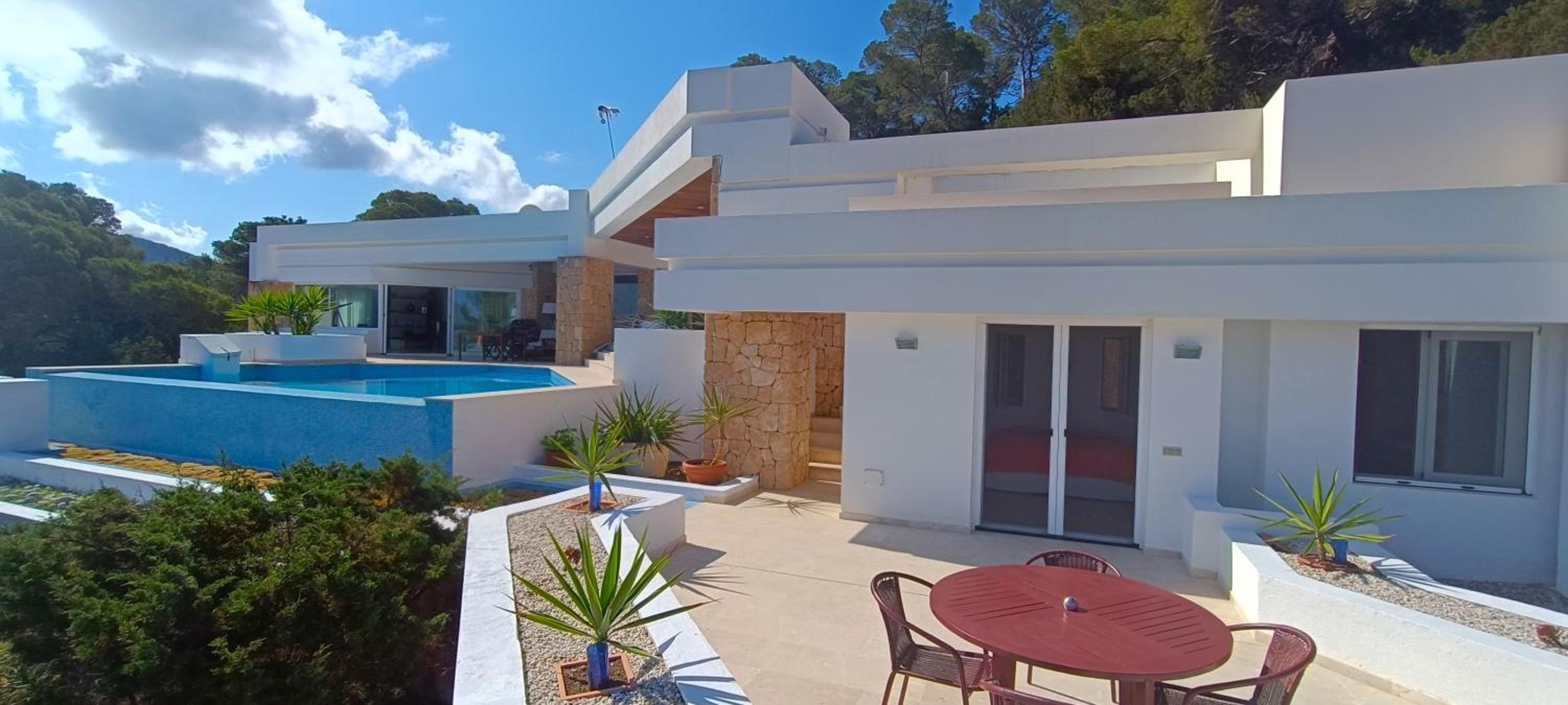 Three-Bedroom Villa photo 2