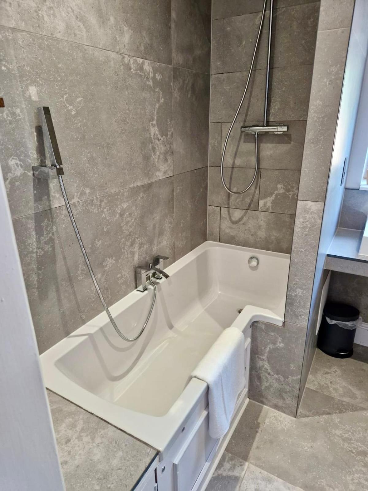 Three-Bedroom House - Photo 21