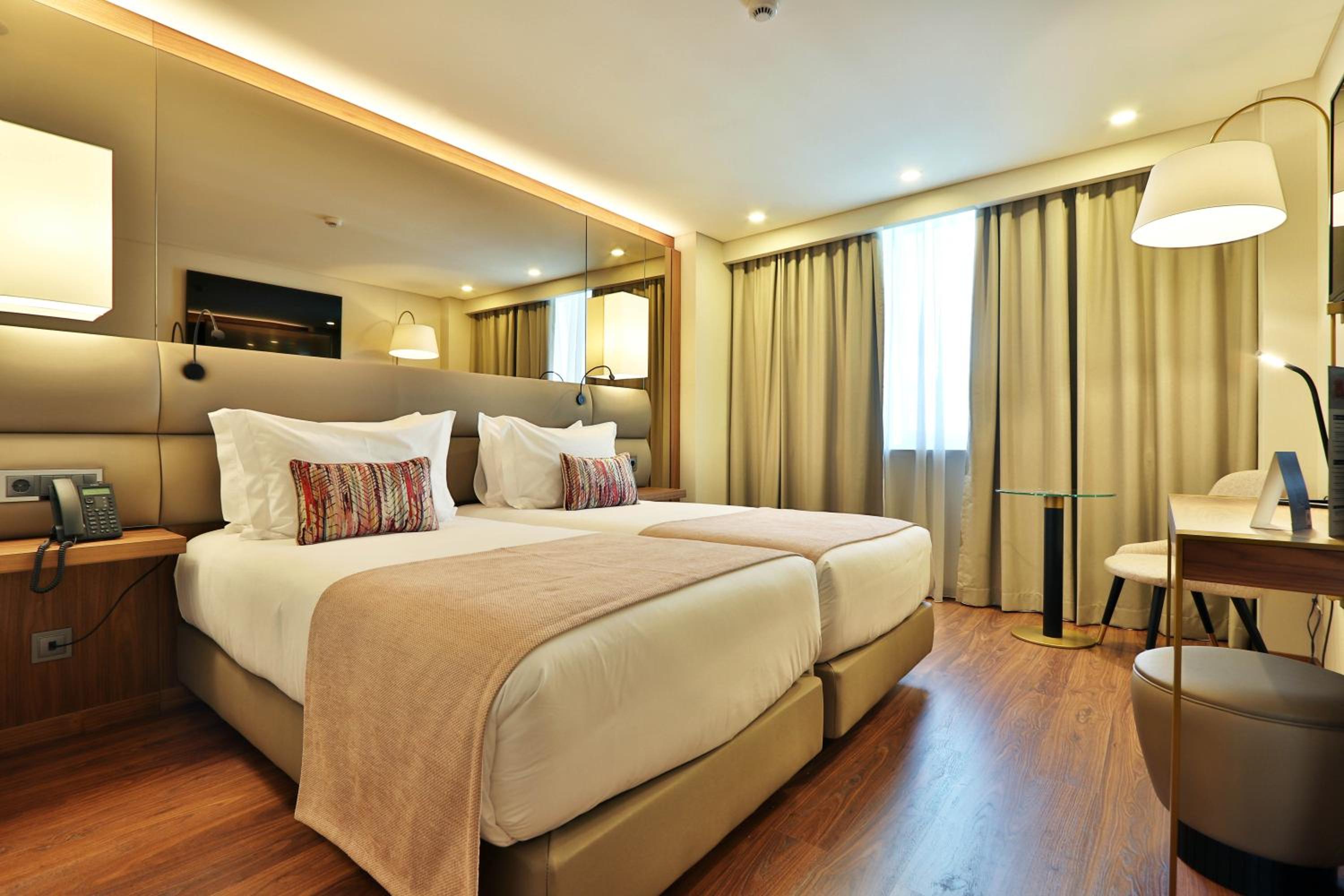 Superior Twin Room - Photo 3