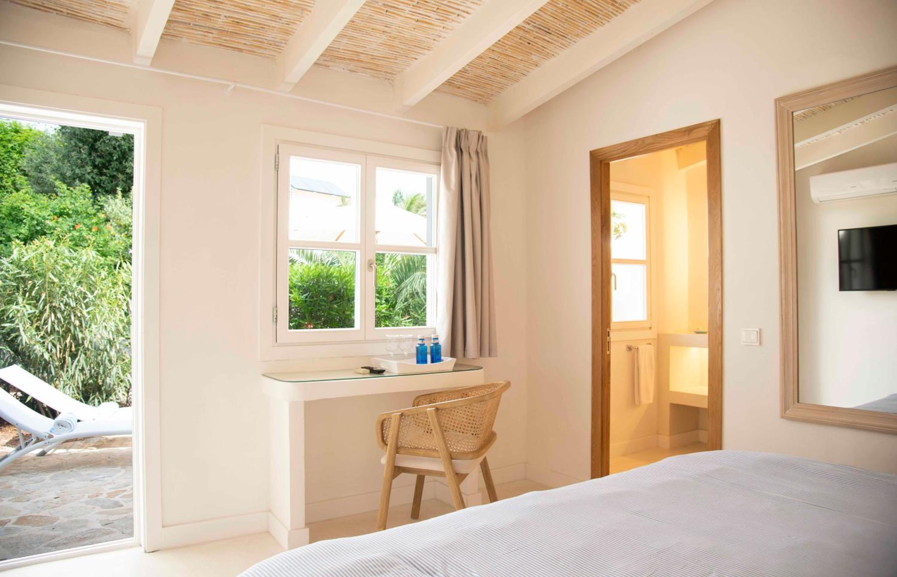 Deluxe Double or Twin Room with Garden View - Photo 9