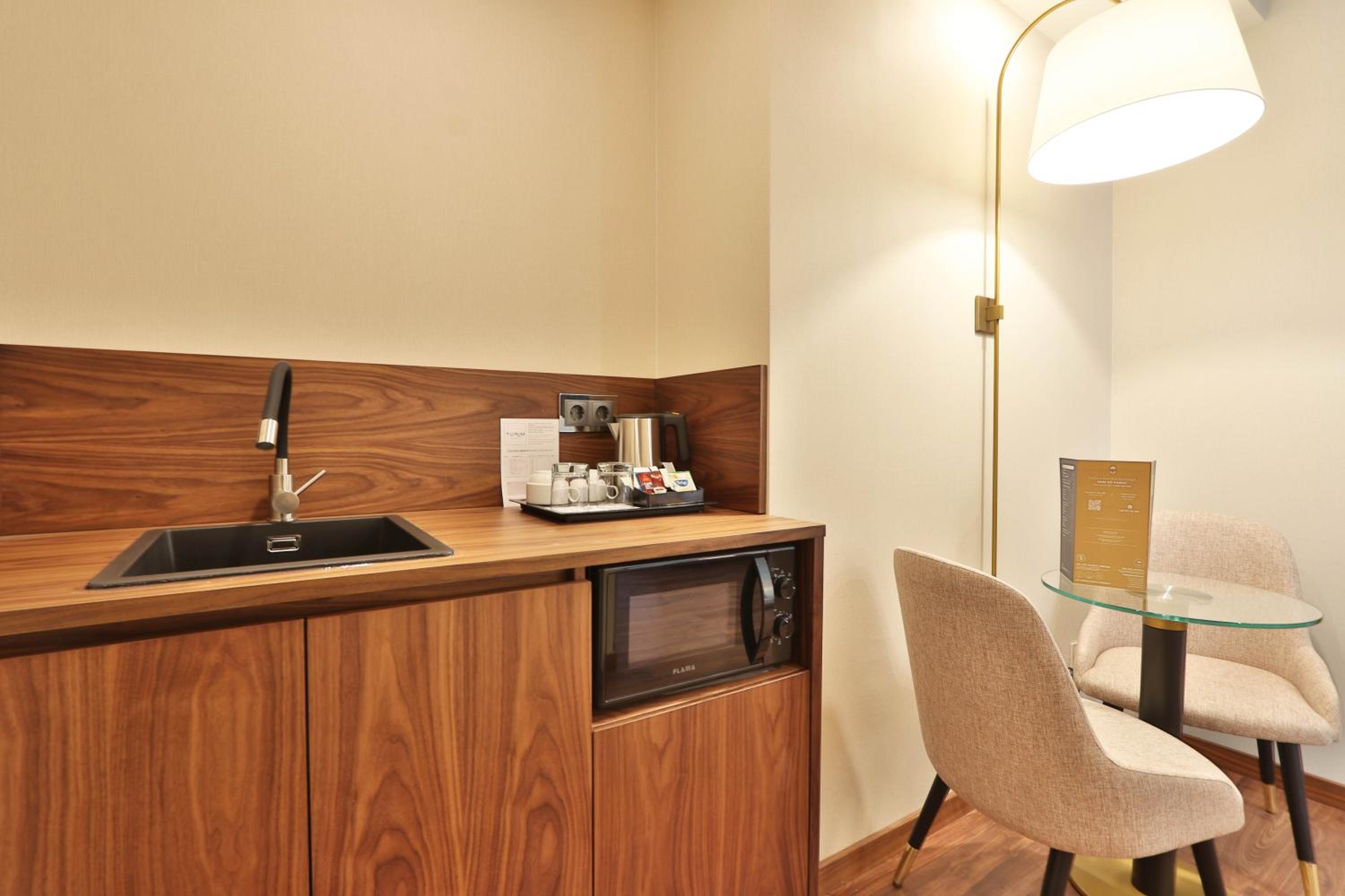 Executive Double Room - Photo 8