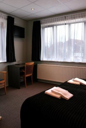 Twin Room - Photo 1