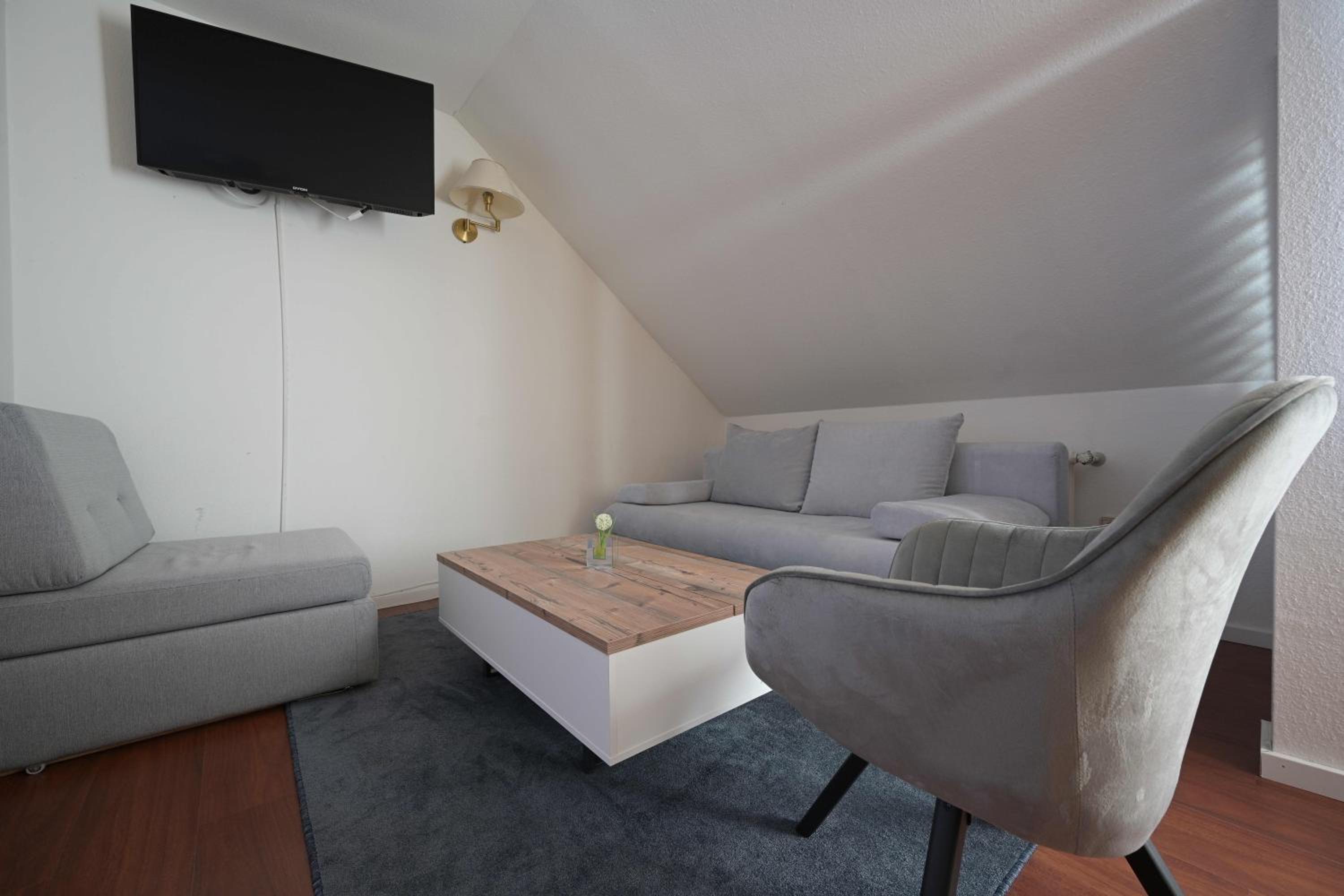 Studio with Balcony - Photo 4
