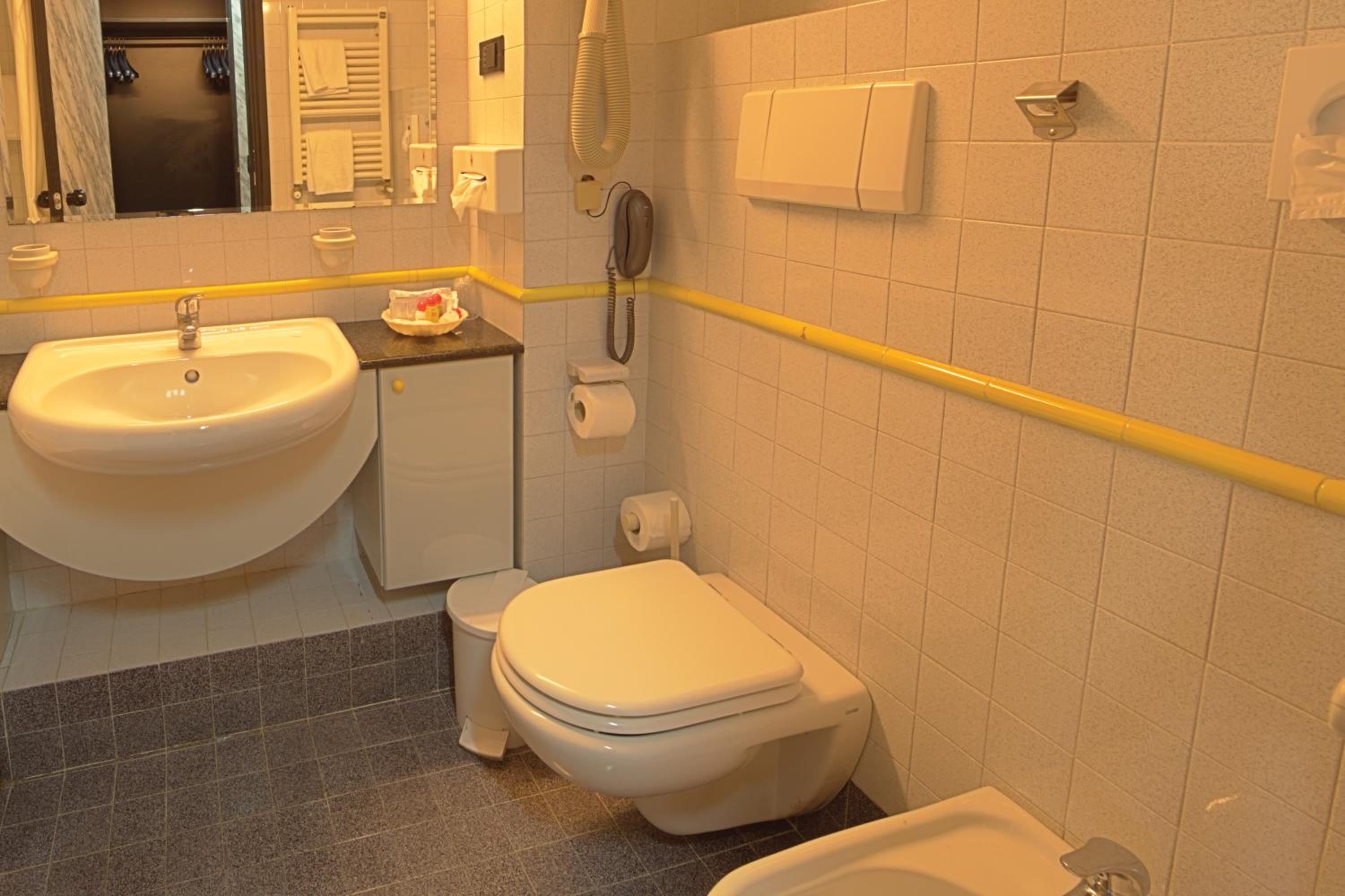 Economy Double or Twin Room photo 3