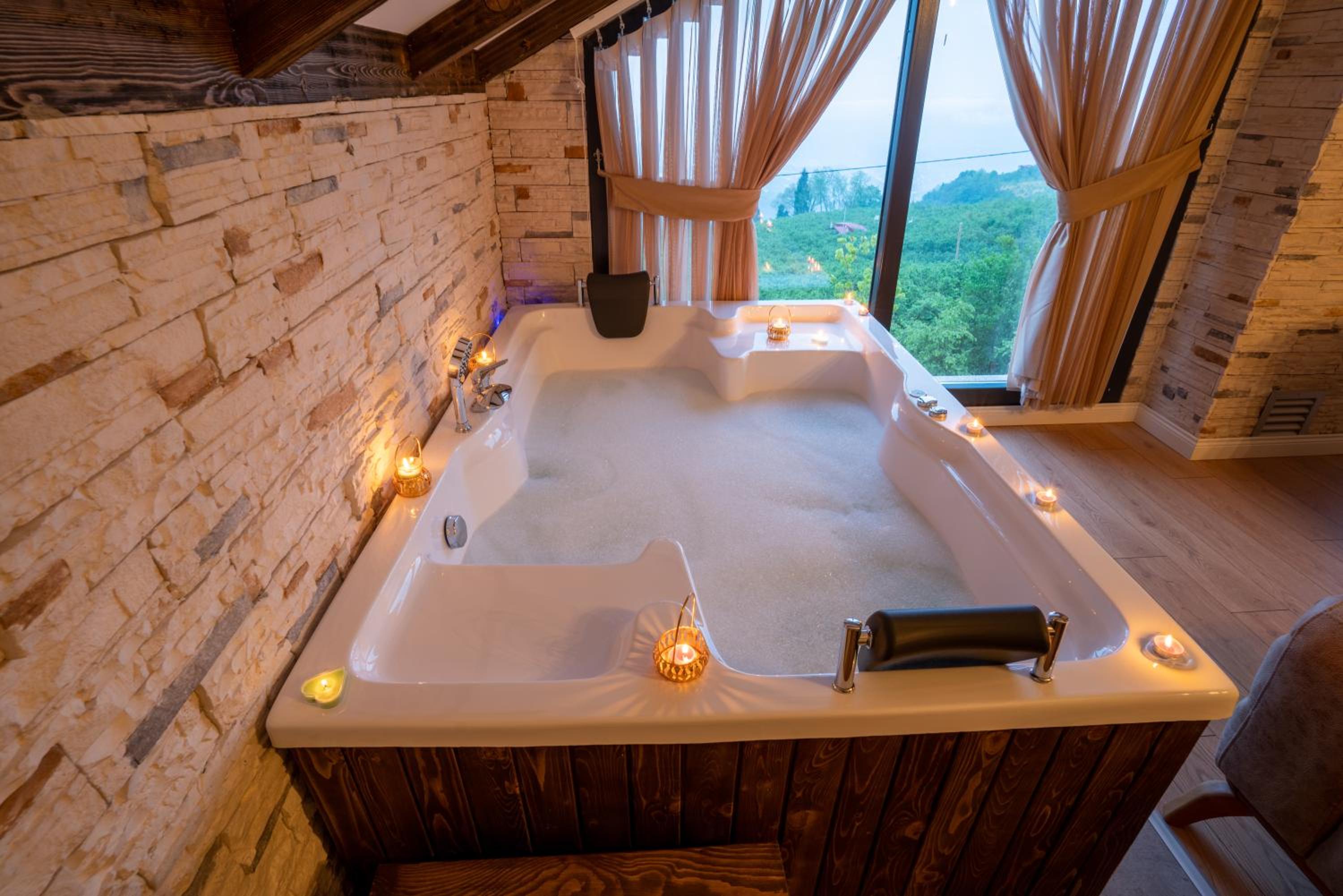 Deluxe Bungalow - Photo 5