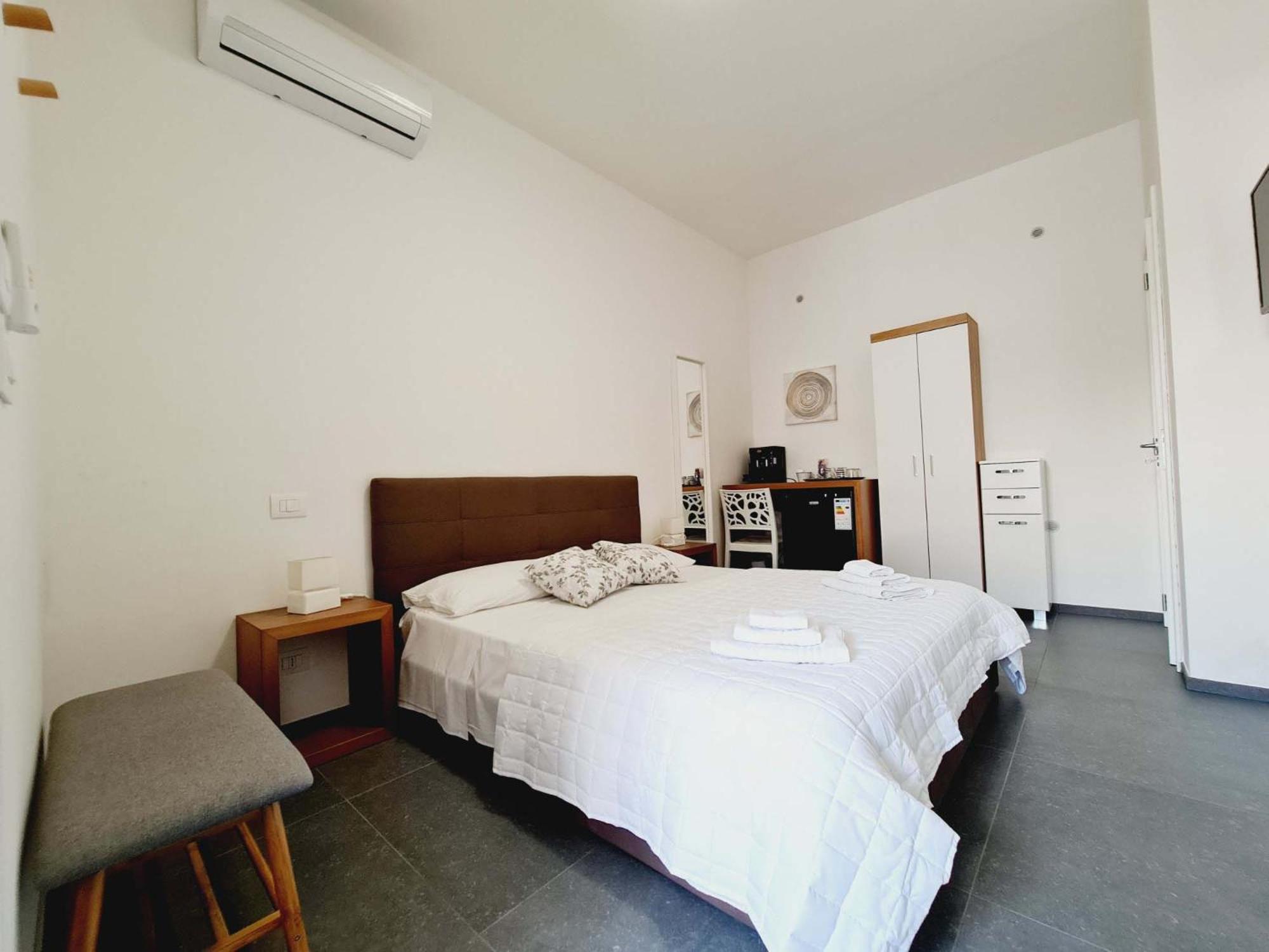 Large Double Room photo 2