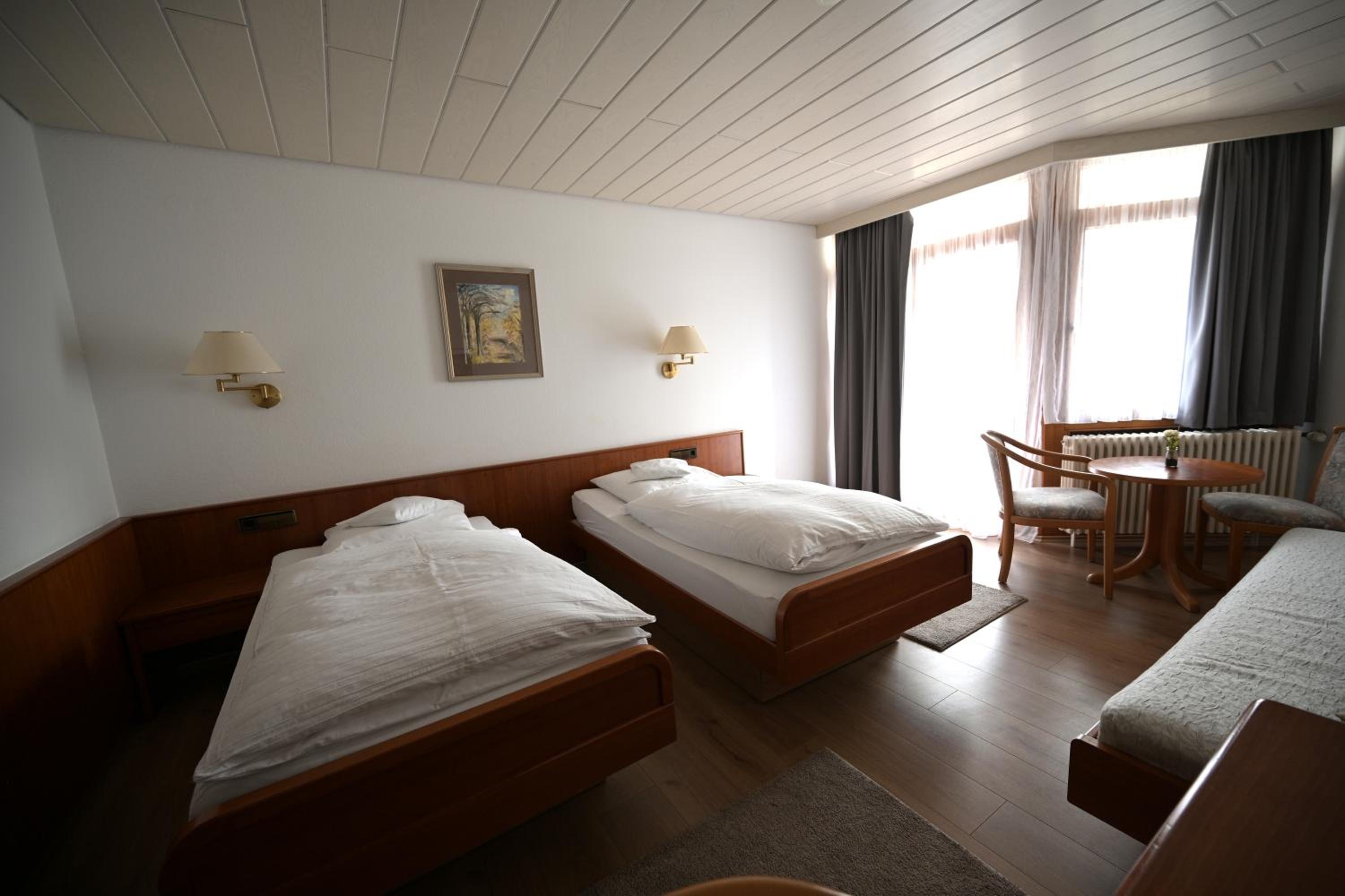 Double Room with Balcony - Photo 5