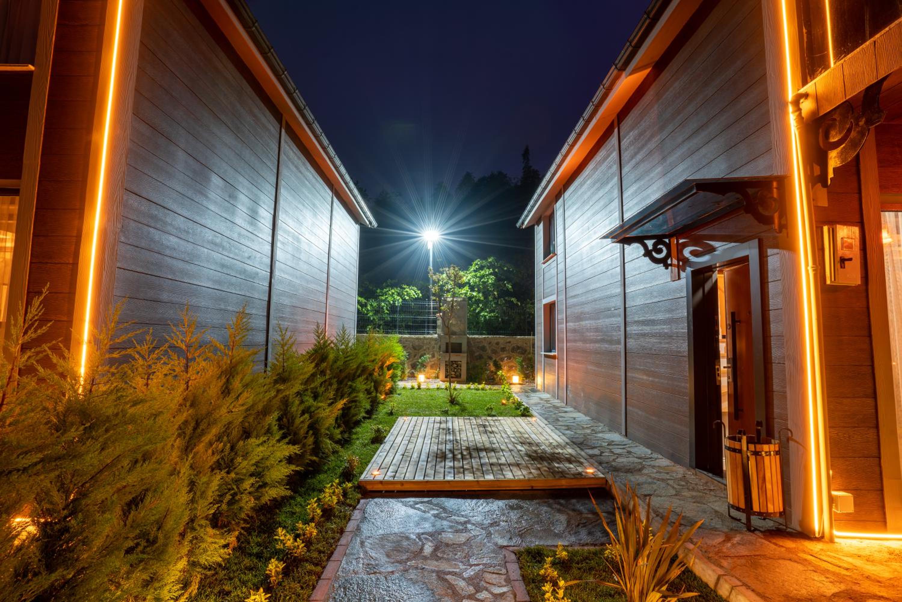 Deluxe Bungalow - Photo 16