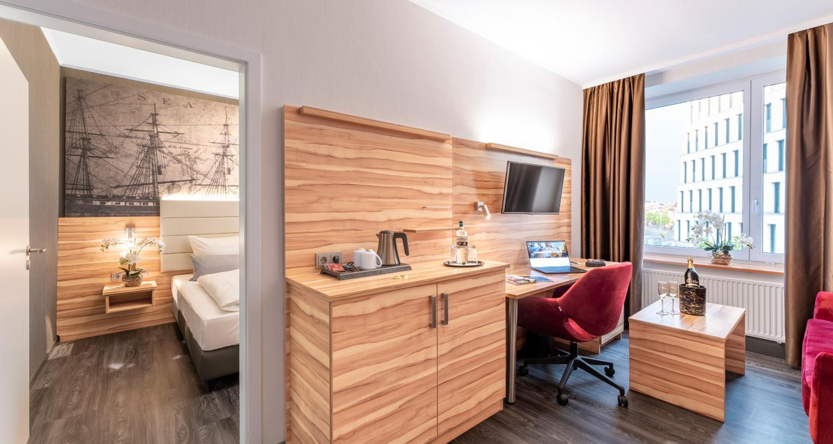 Suite - Photo 1