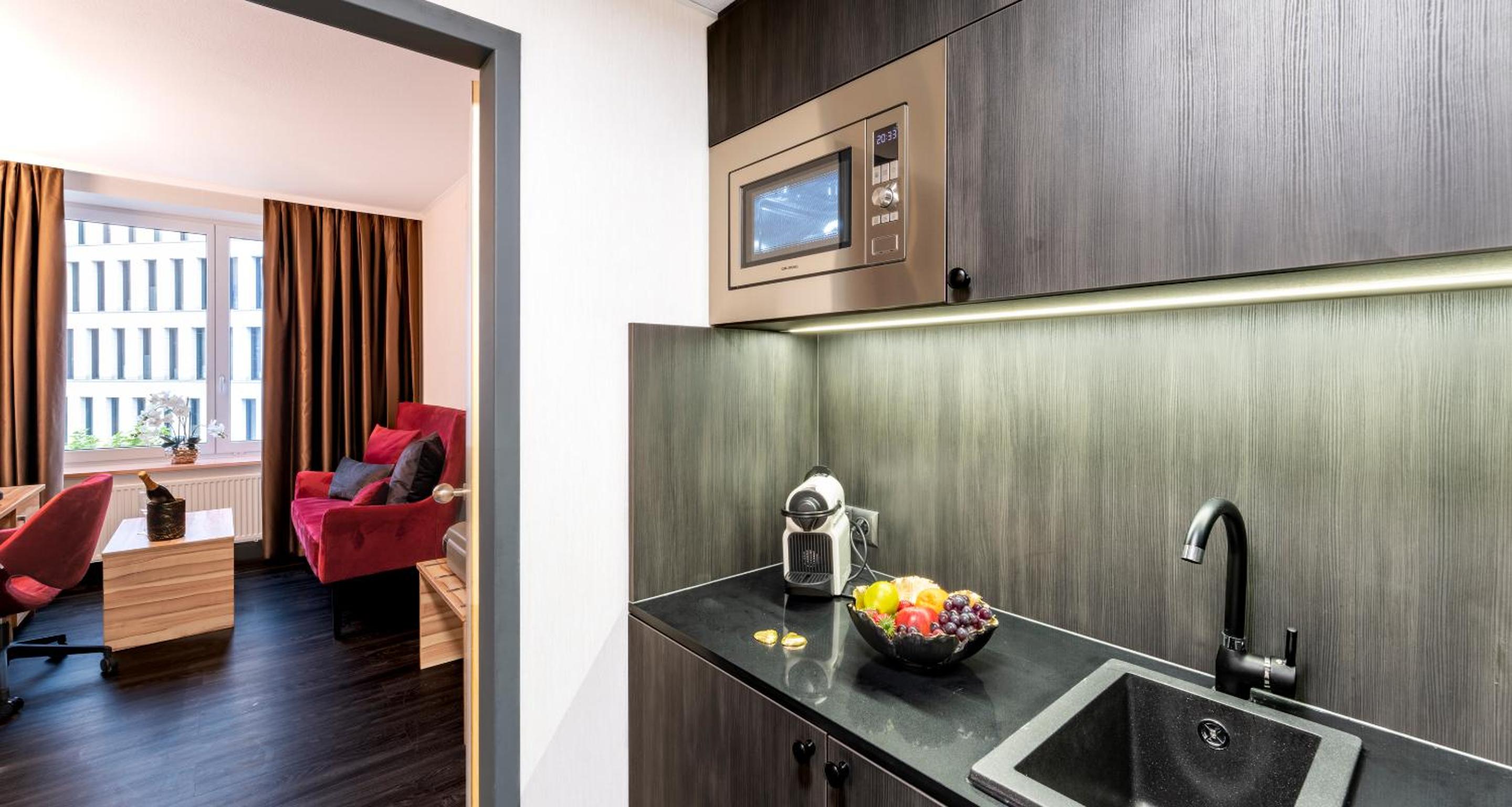 Suite - Photo 2