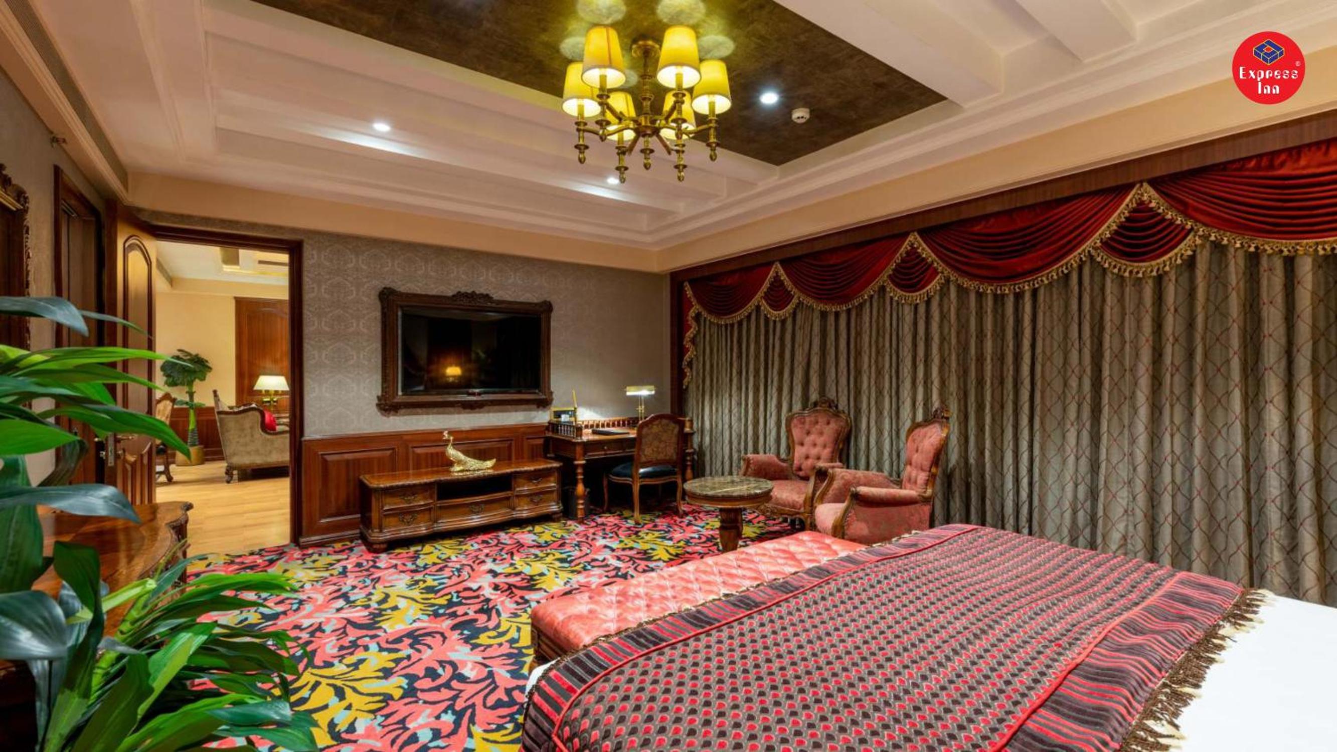Chairman Suite  - Photo 4