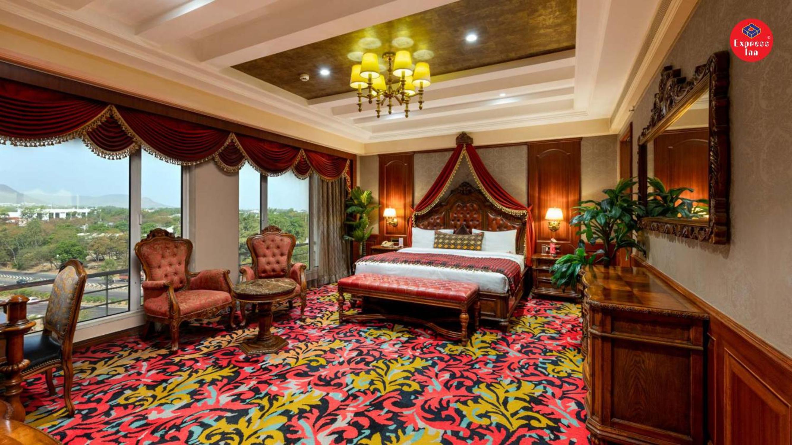 Chairman Suite  - Photo 1