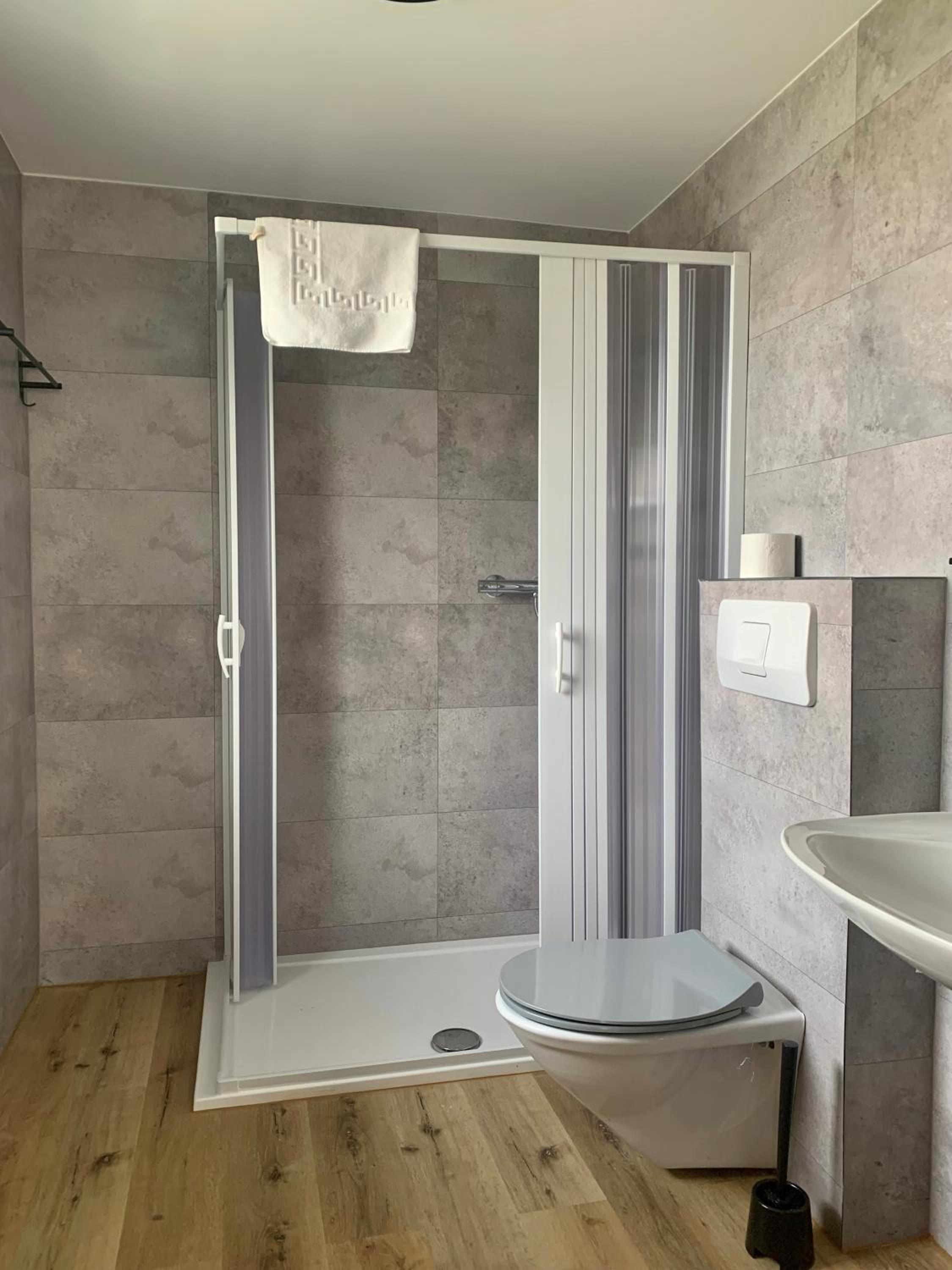 Double Room - Photo 6